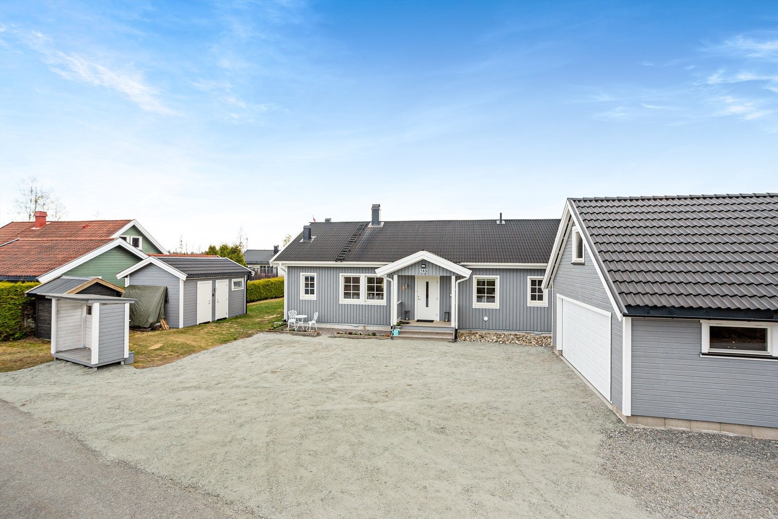 Eiendommen ligger i et trafikkstille og barnevennlig boligområde. Galleribilde