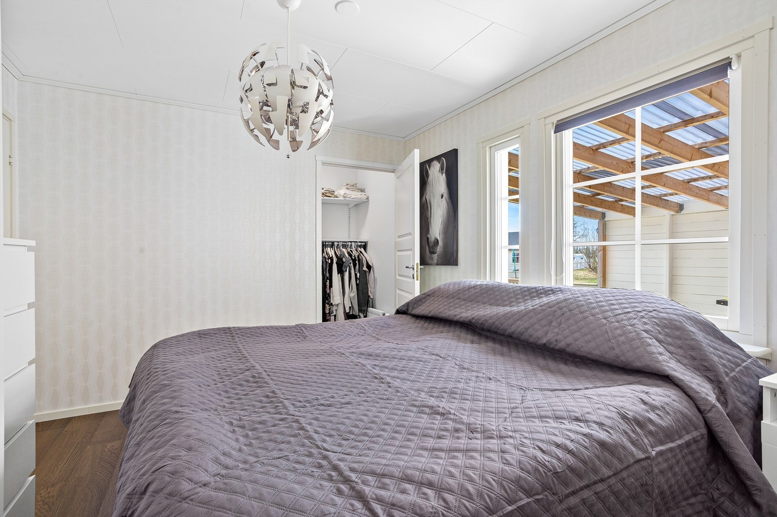Soverommet har eget walk-in closet. Galleribilde