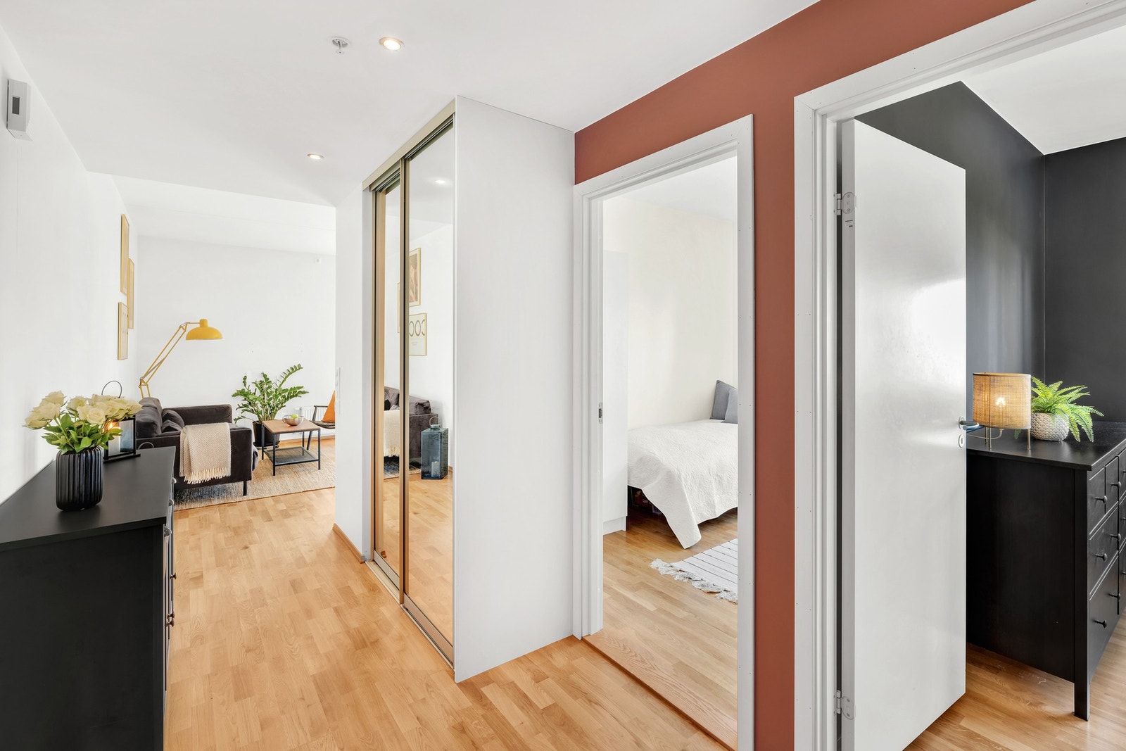 Felleskostnadene inkl. bl.a TV-pakke/internett (fiber), fjernvarme (oppvarming/varmtvann) og drift av sameiet Galleribilde