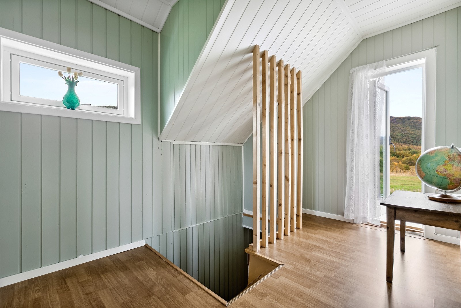 - Loftsetasjen inneholder 3 gode soverom i tillegg til badet. Galleribilde