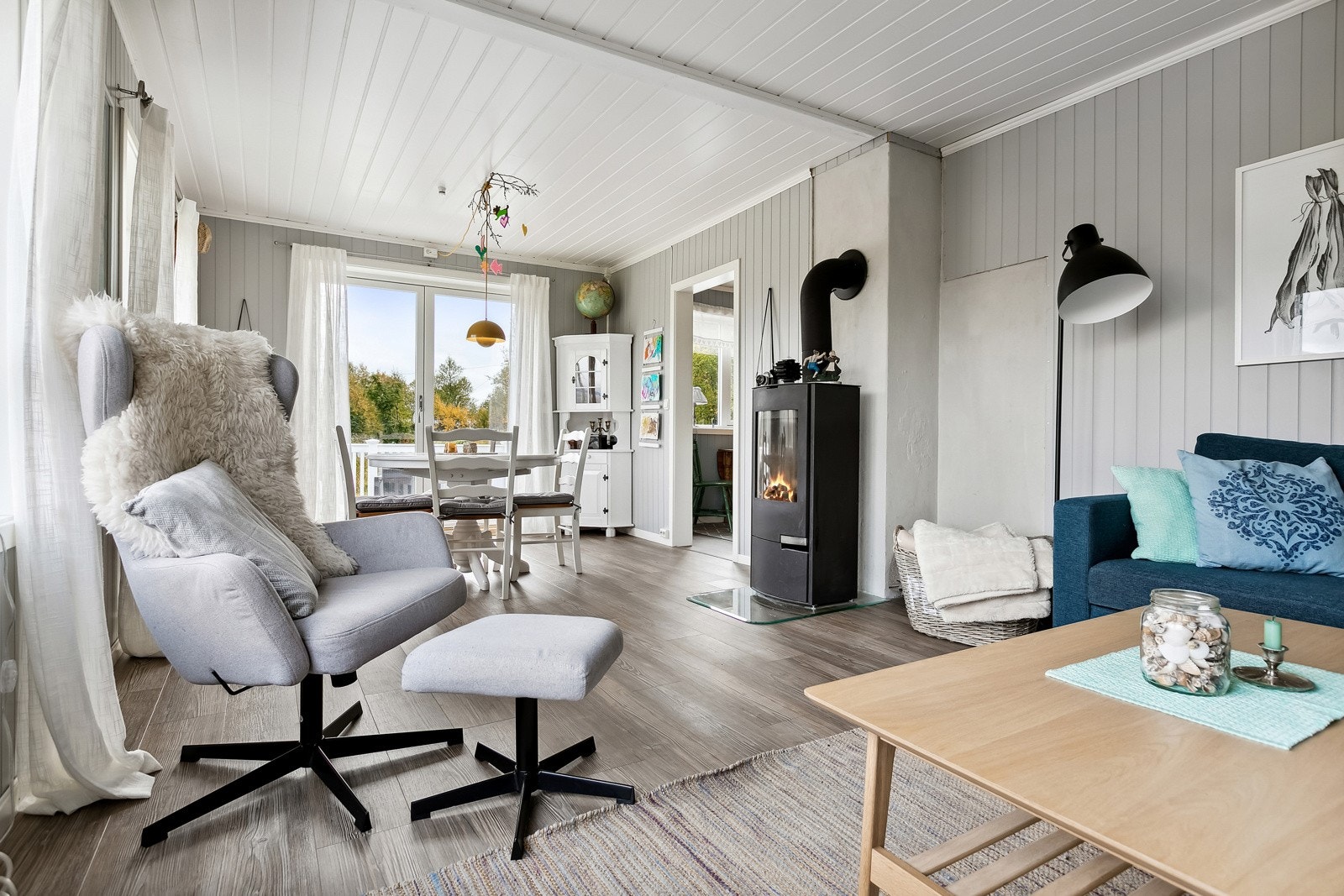 - Vedovnen bidrar til en lun og fin varme året rundt i tillegg til en koselig hyttestemning. Galleribilde