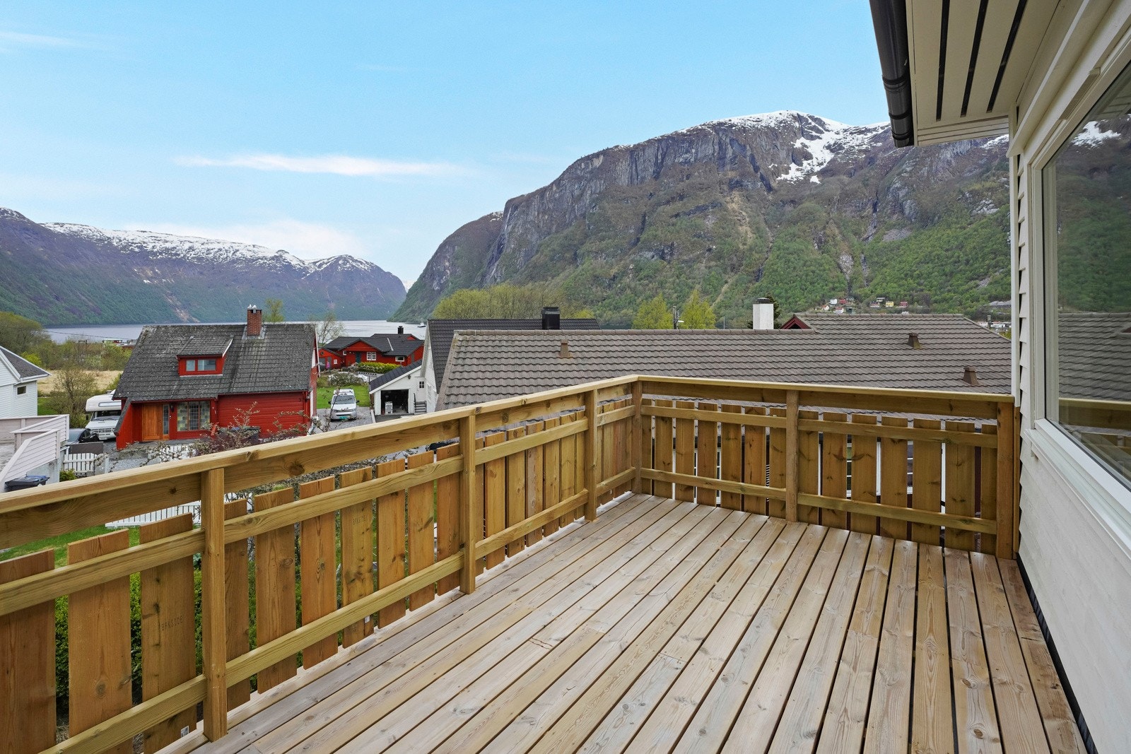 Altan med adkomst ut fra 2.etg. Galleribilde