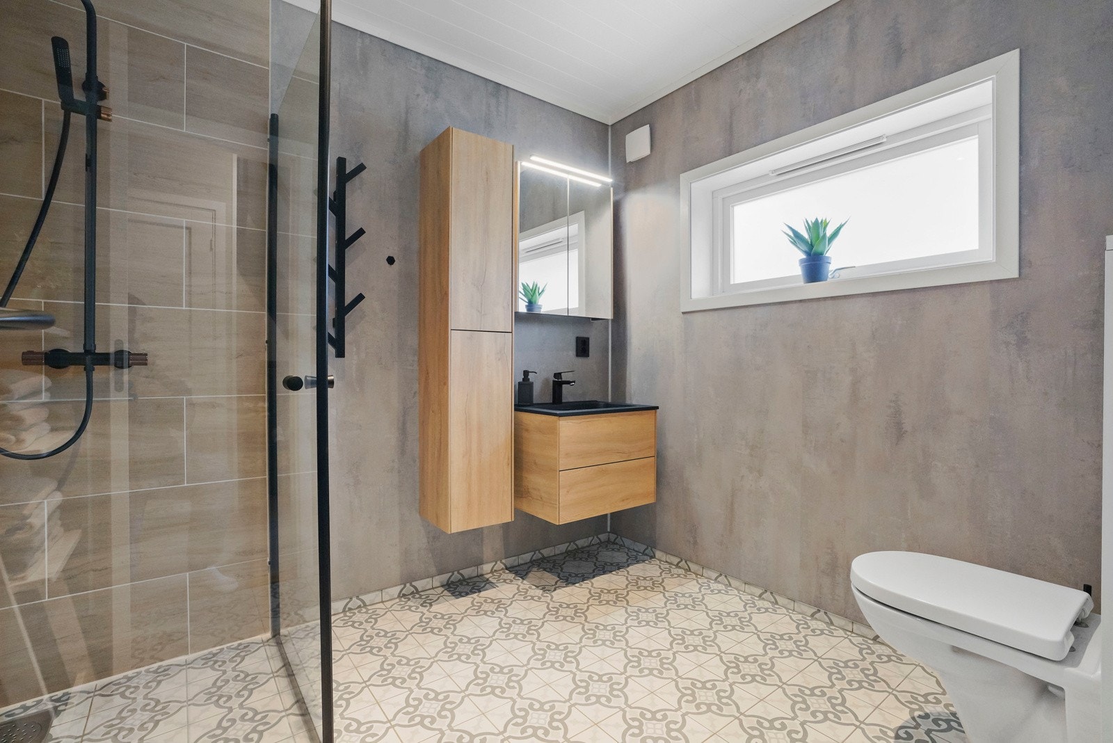 Bad i 1.etg. ble bygget nytt i 2022 Galleribilde