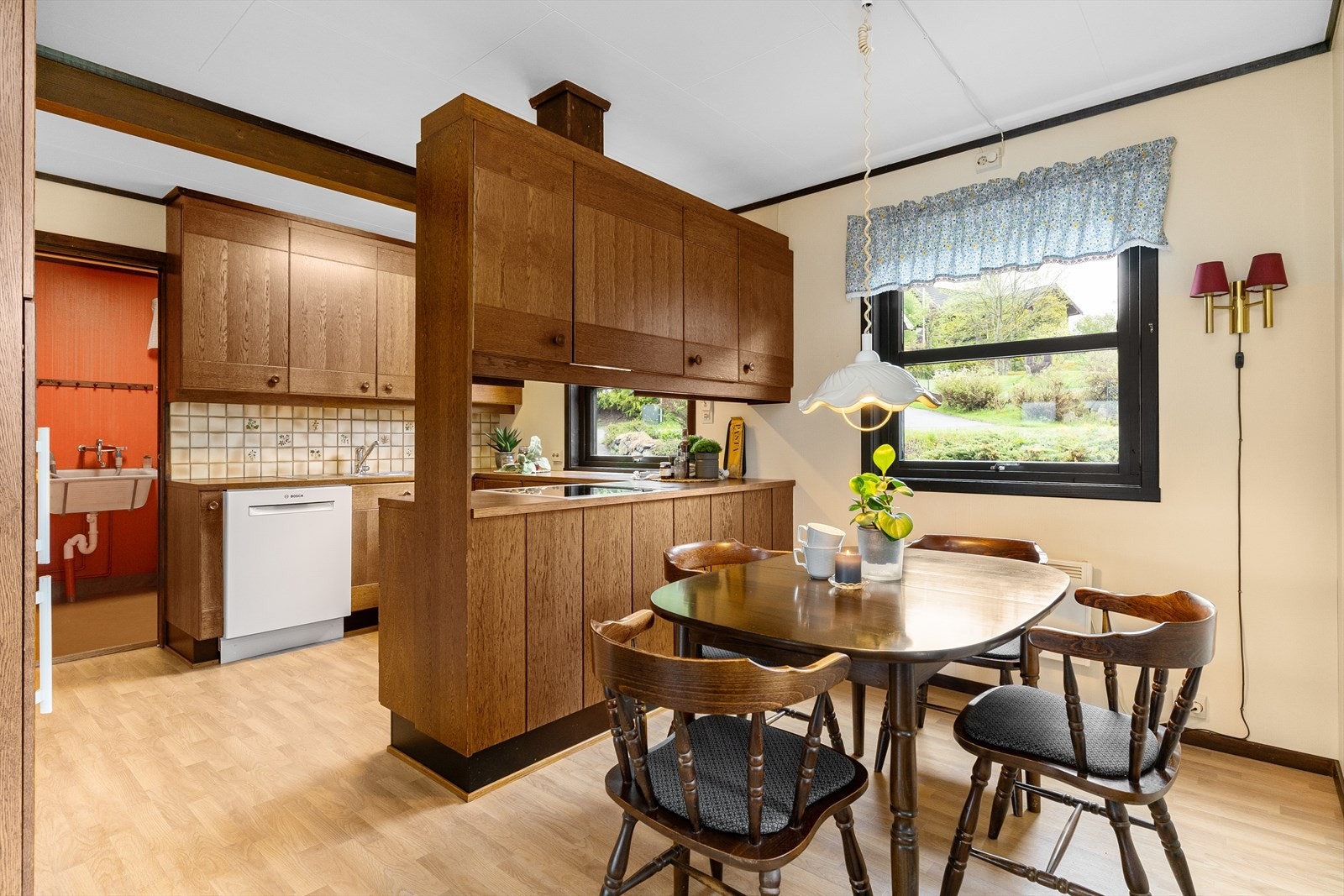 Kjøkken med spiseplass Galleribilde