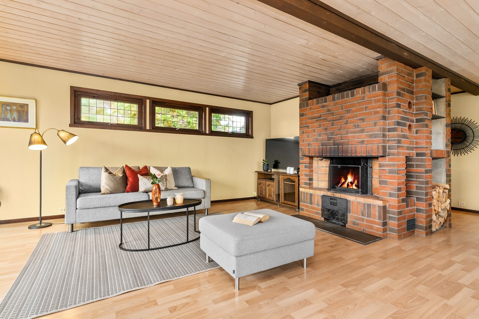 Stuen har peis Galleribilde