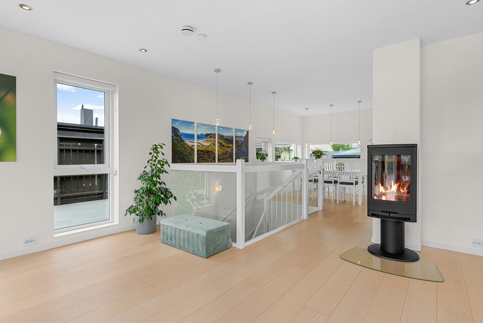 Boligen har god komfort med balansert ventilasjon og vannbåren varme. Galleribilde