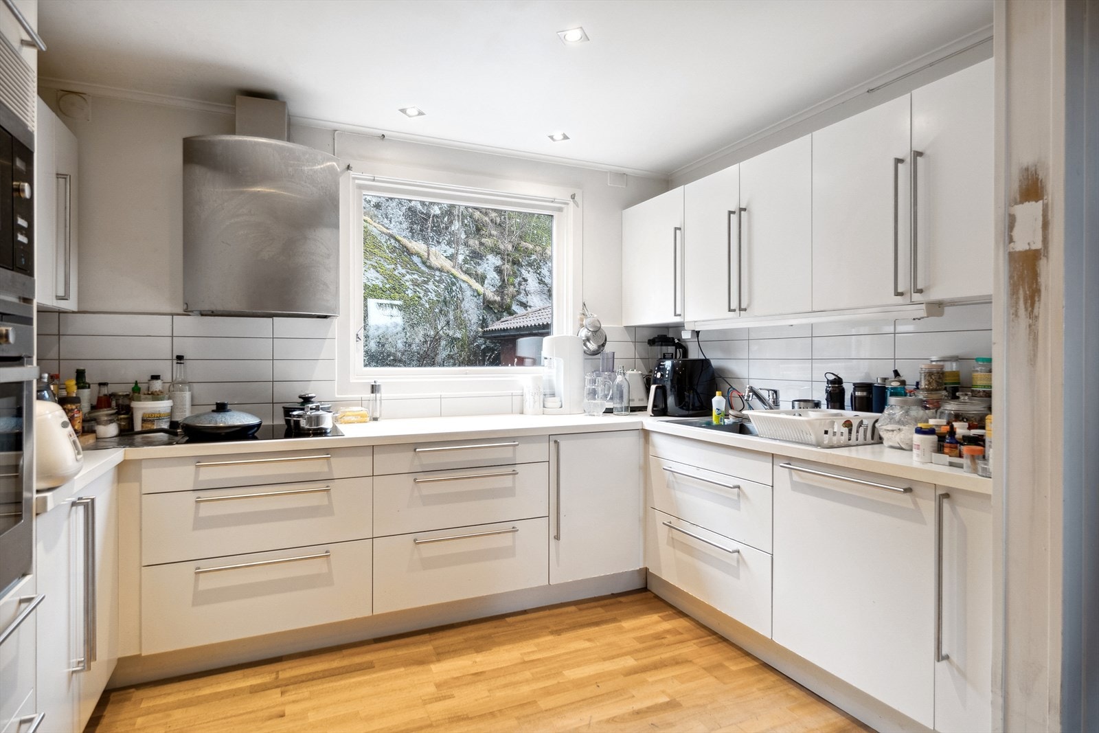 Stort kjøkken i 1. etasje. Galleribilde