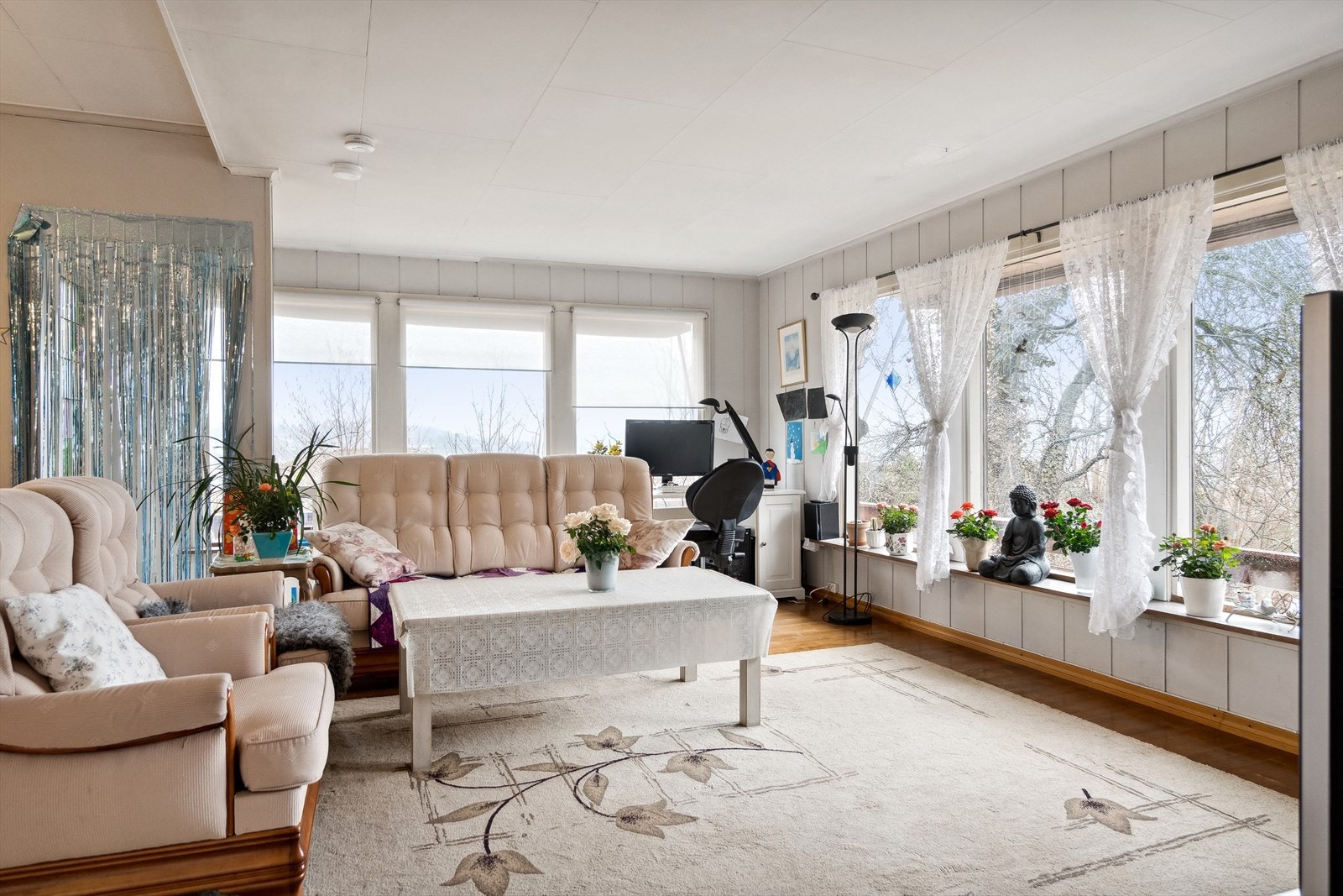 Påbygg fra ca. 1970, flott vindusflater - ingen innsyn. Galleribilde