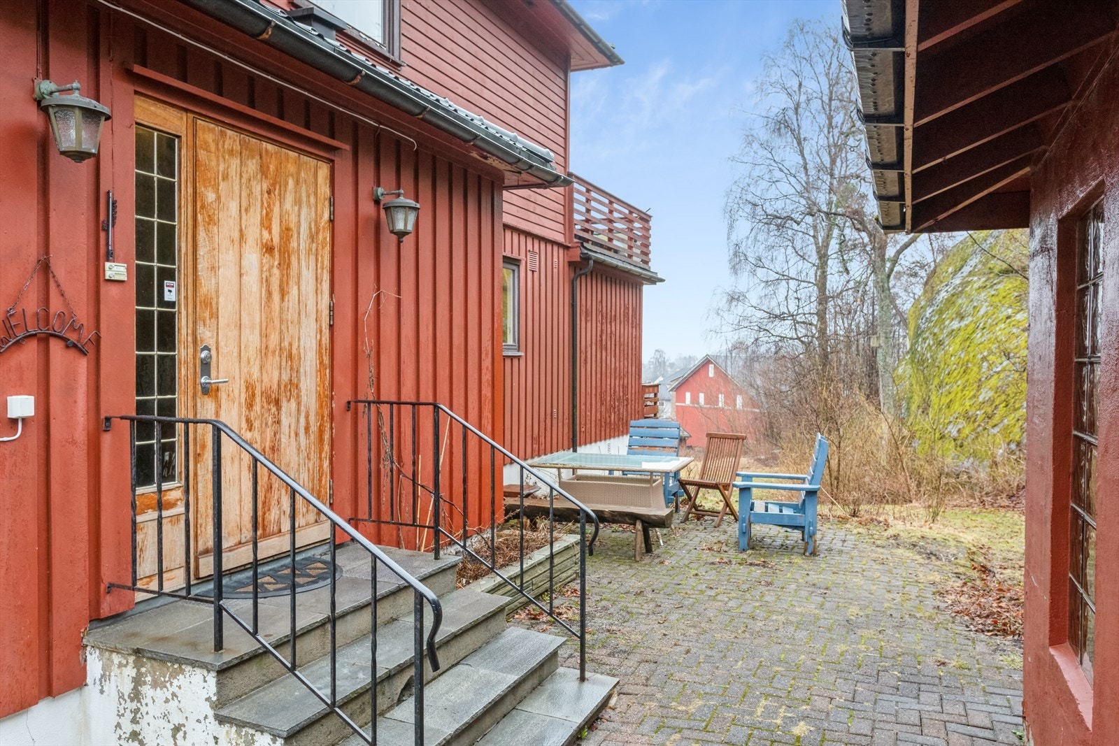 Boligen entres fra en felles entré, med dør til hver etasje innenfor. Galleribilde