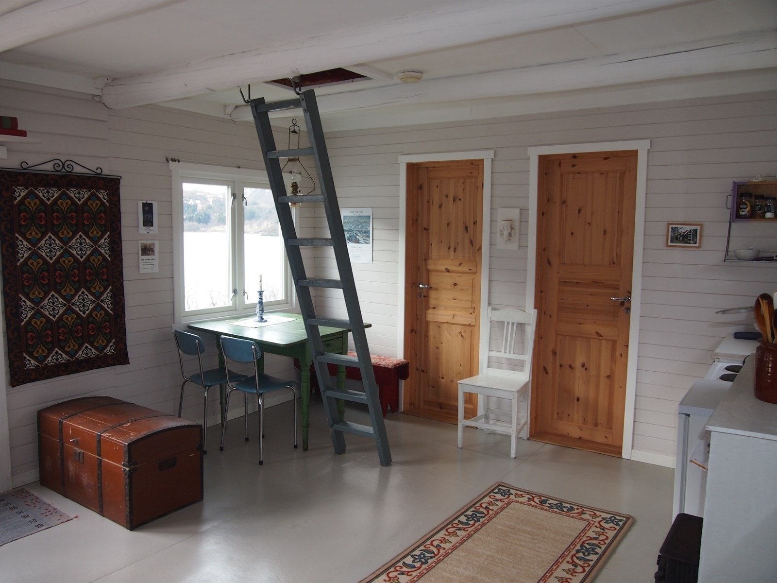 Spisekrok med loftstige Galleribilde