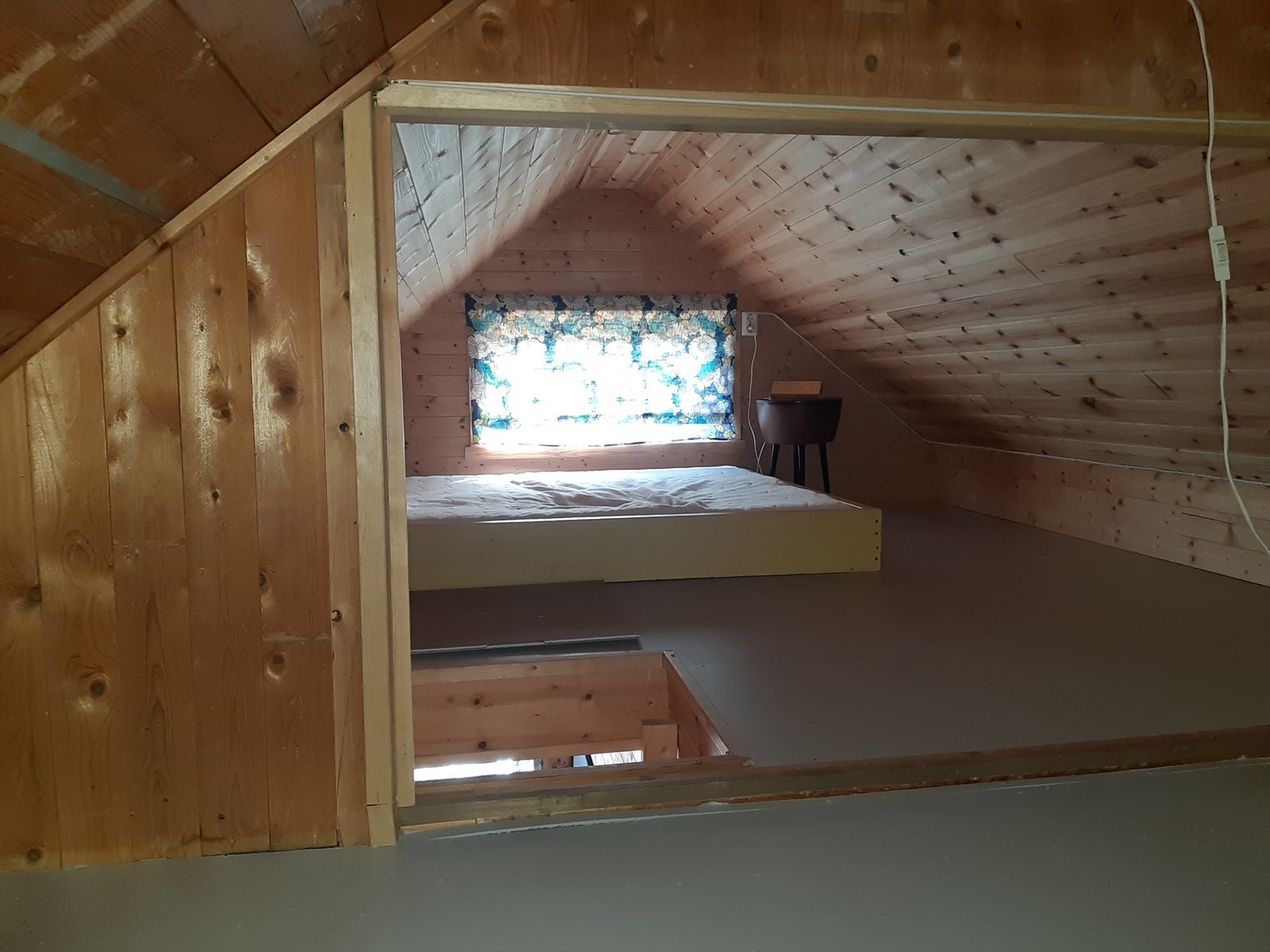 Hems mot vest med luke ned Galleribilde