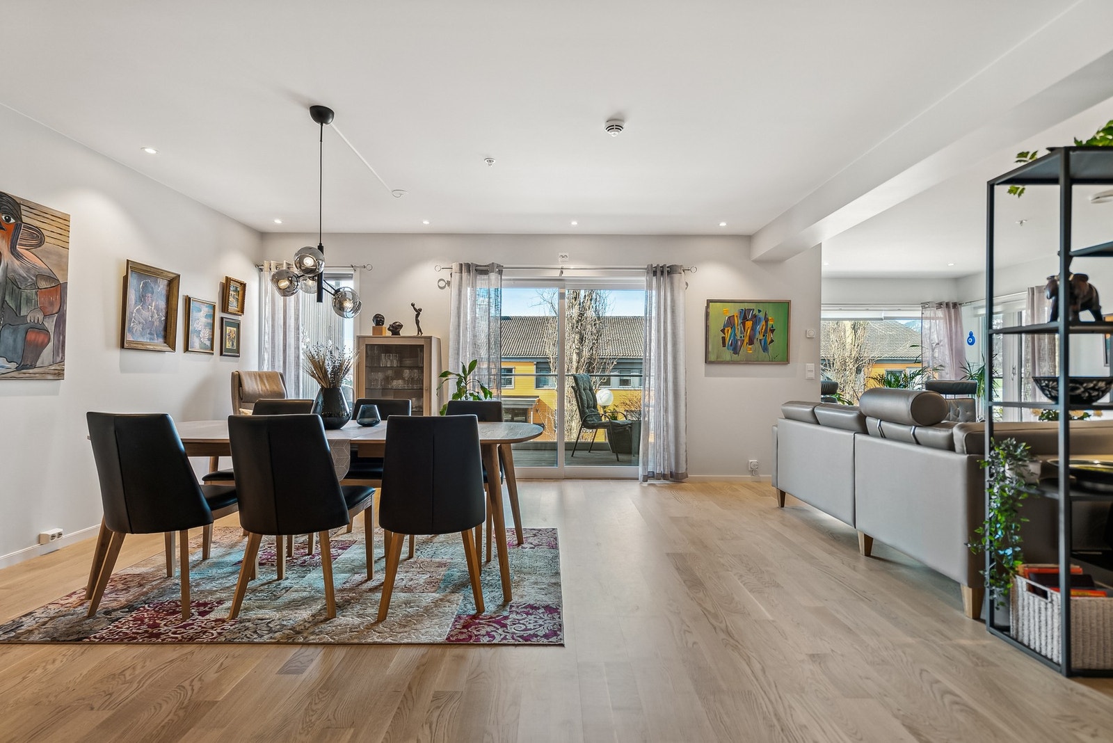 Romslig og moderne 3-roms leilighet i 1. etg i Mobobygget brl. 2 altaner. Vannbåren varme. Heis. Stor bod. Garasjeplass Galleribilde