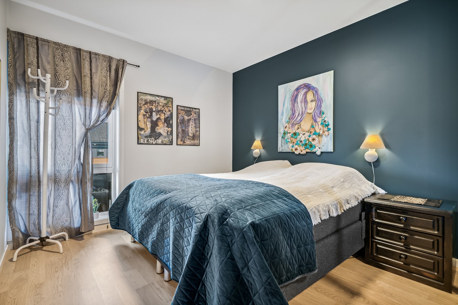 Hovedsoverom med skyvedørsgarderobe Galleribilde