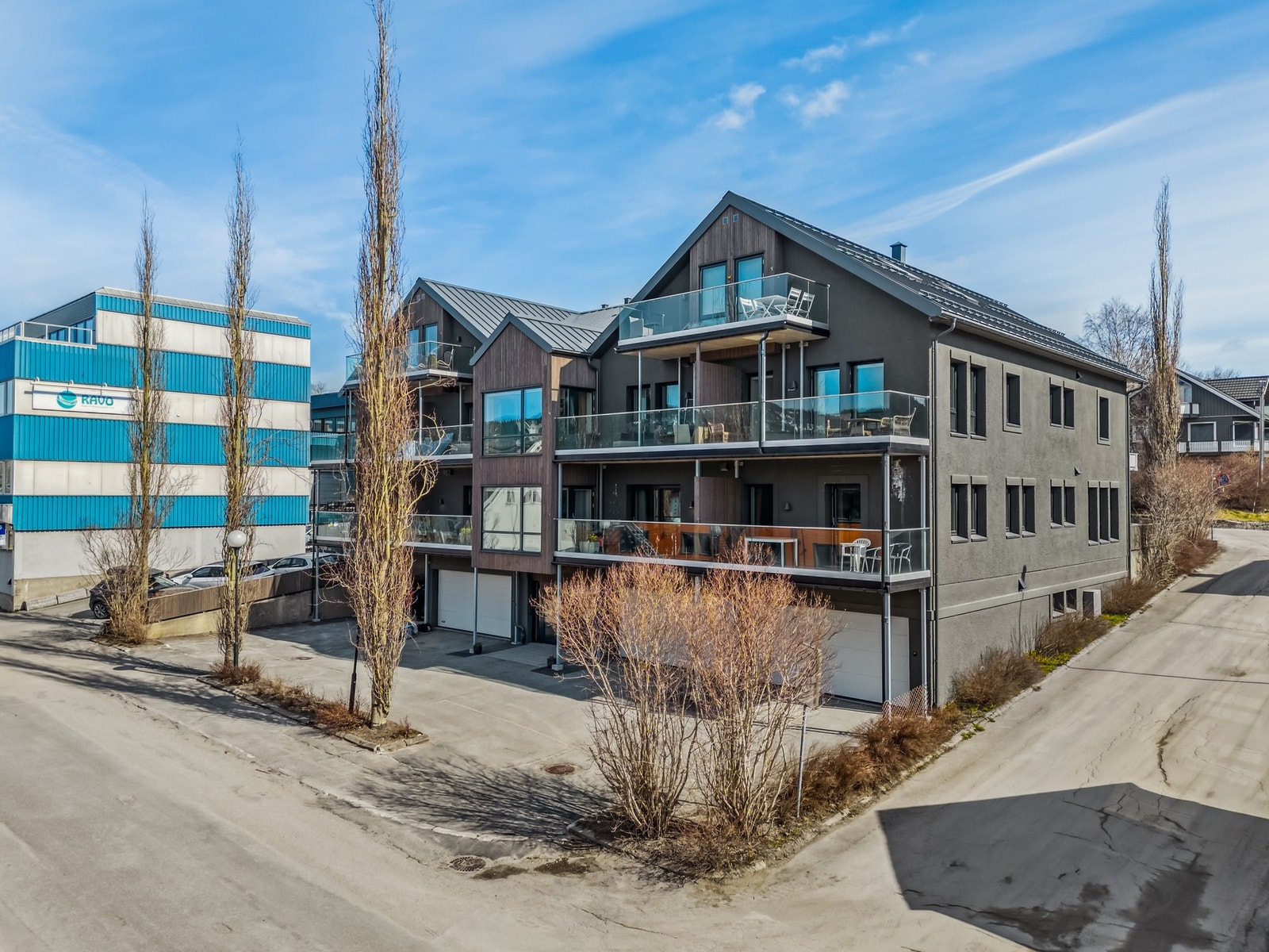 Bygget har en moderne og flott fasade Galleribilde
