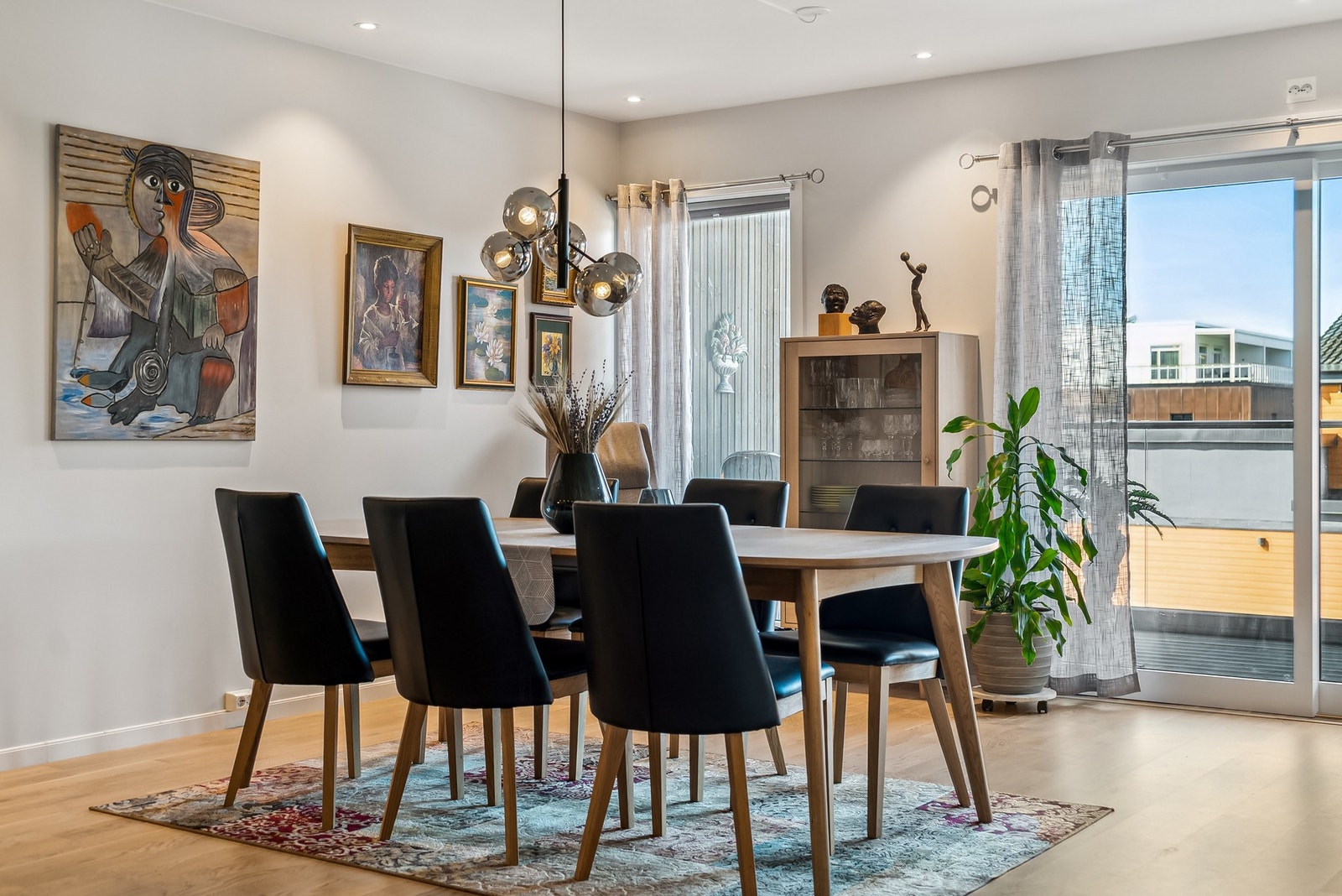Fra spisestuen er det utgang til den andre altanen Galleribilde