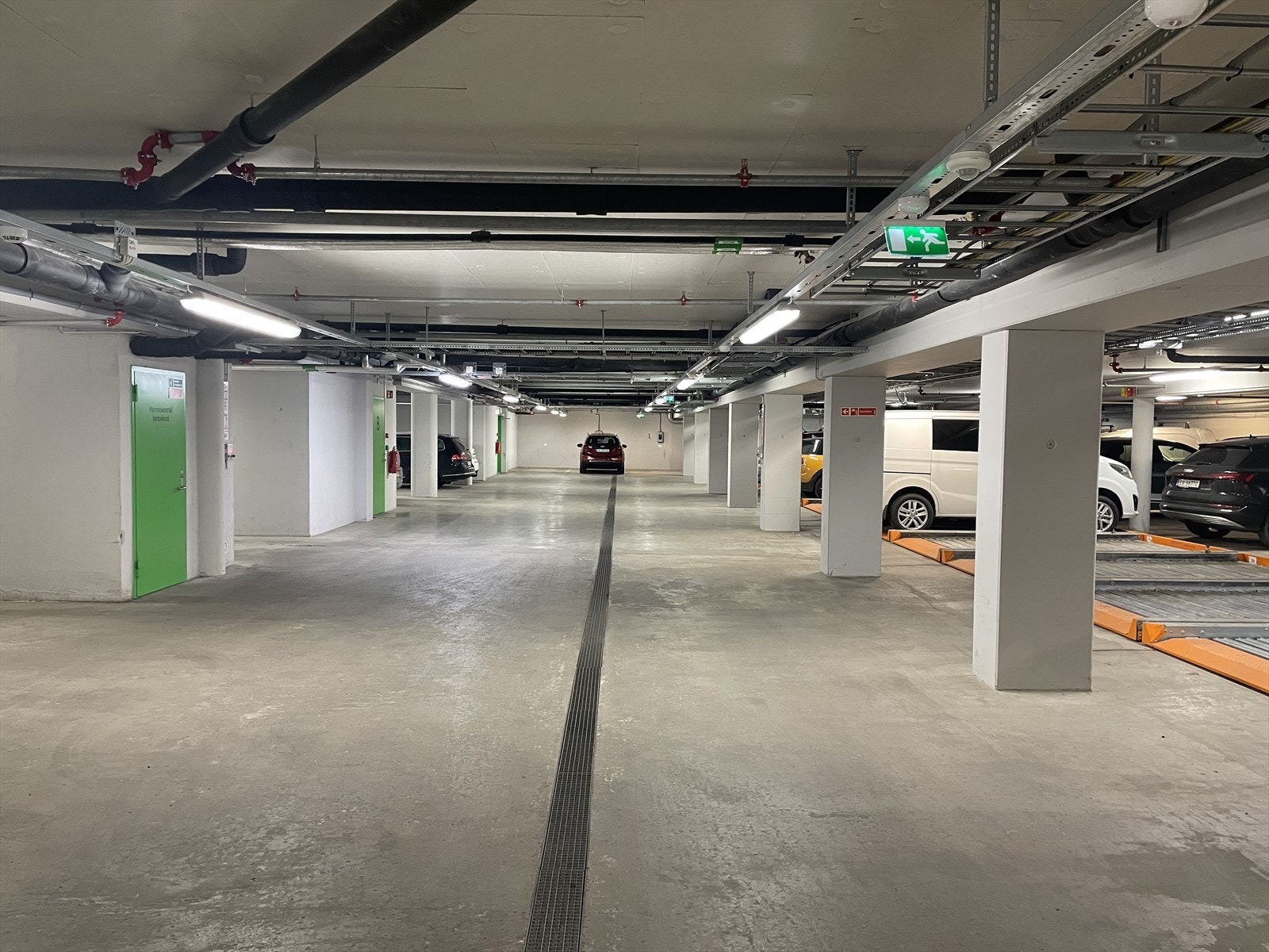 Attraktivt og nyere garasjeanlegg. Galleribilde