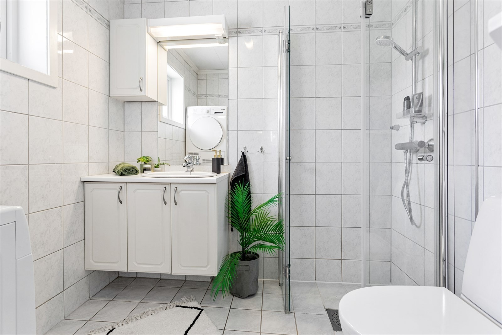 Flislagt bad med varme i gulvet. Galleribilde
