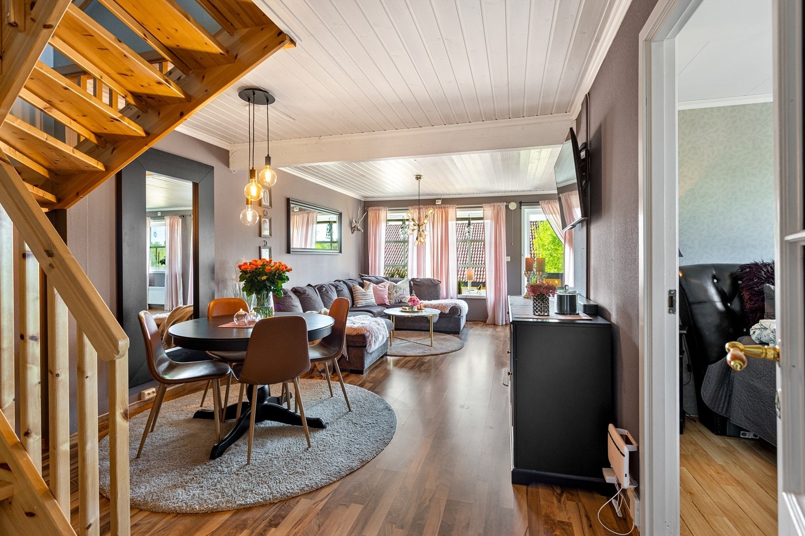 Gjennomgående leilighet som gjør det lyst og trivelig. Galleribilde
