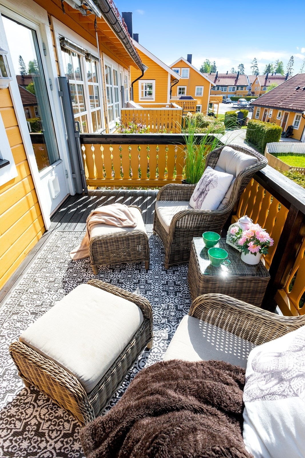 Flott balkong med plass til utemøbler. Galleribilde