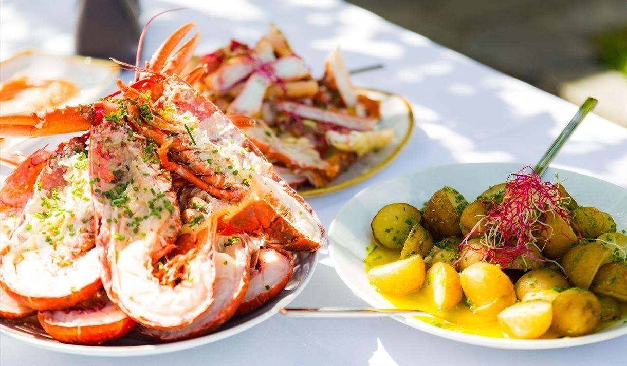 De kulinariske opplevelsene står i kø - blant annet i Tvedestrand by, på Borøya, Gjeving, Lyngør og i Risør som er en kort båttur unna. Galleribilde