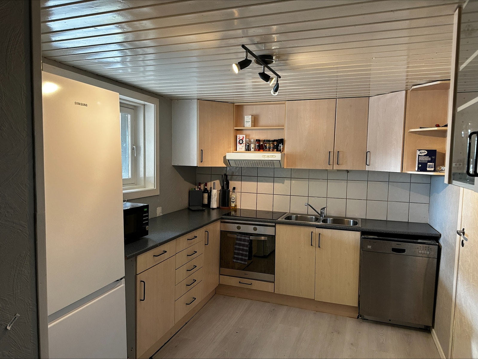 Selgers private bilder av kjeller. Galleribilde