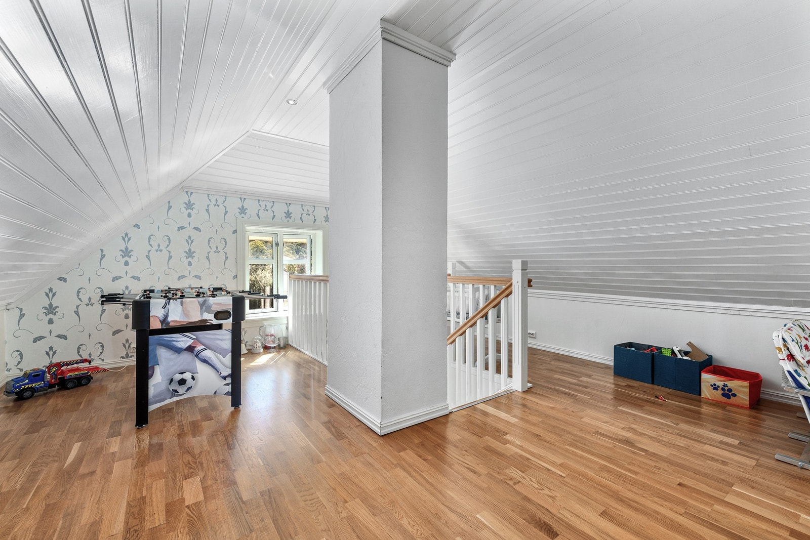 Velkommen opp til loftet! Loftstuen på 17 m2 gir eksempelvis mulighet for en skikkelig ungdomsavdeling. Galleribilde