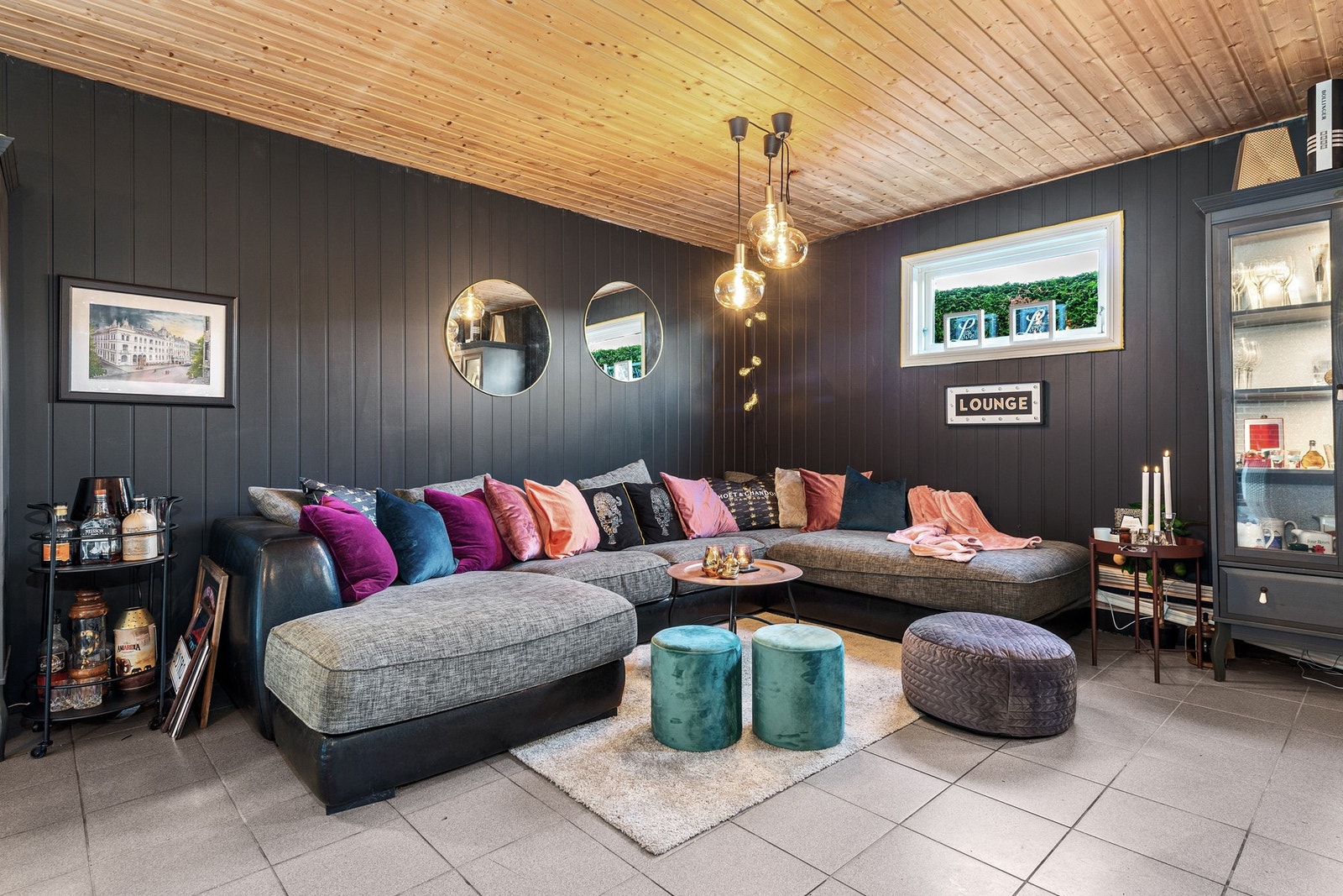 Plass til flere store sittegrupper. Galleribilde