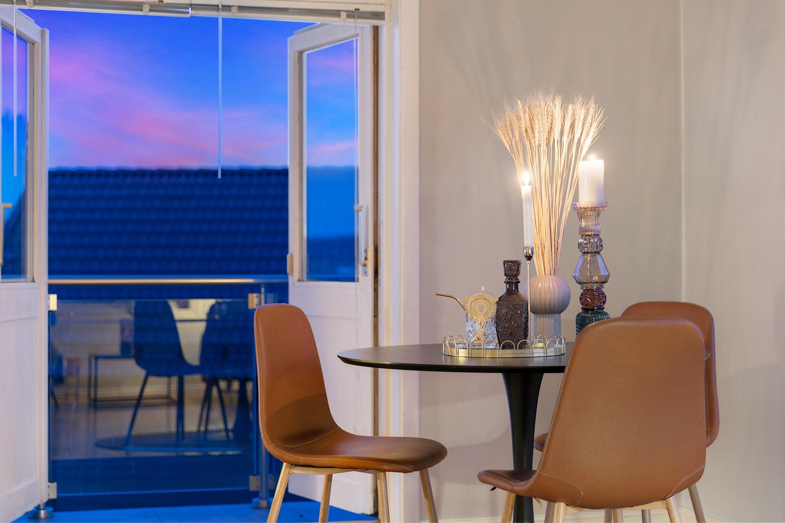 Spisestue med utgang til balkong Galleribilde