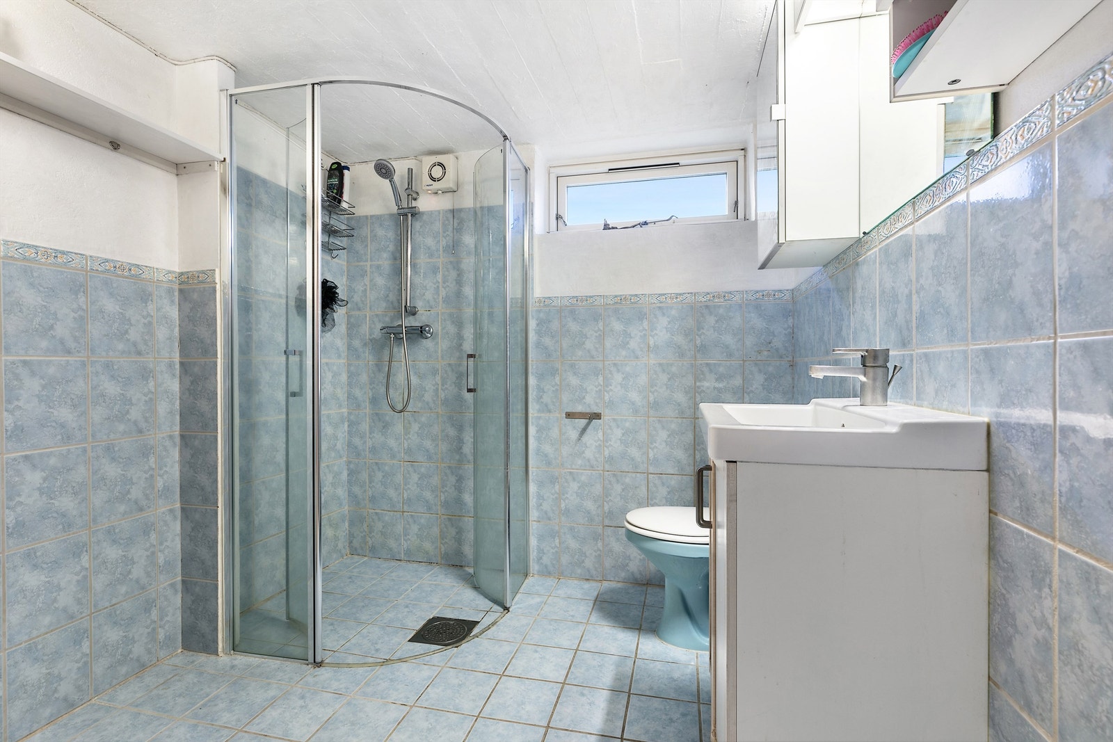 Bad i hybeldel Galleribilde