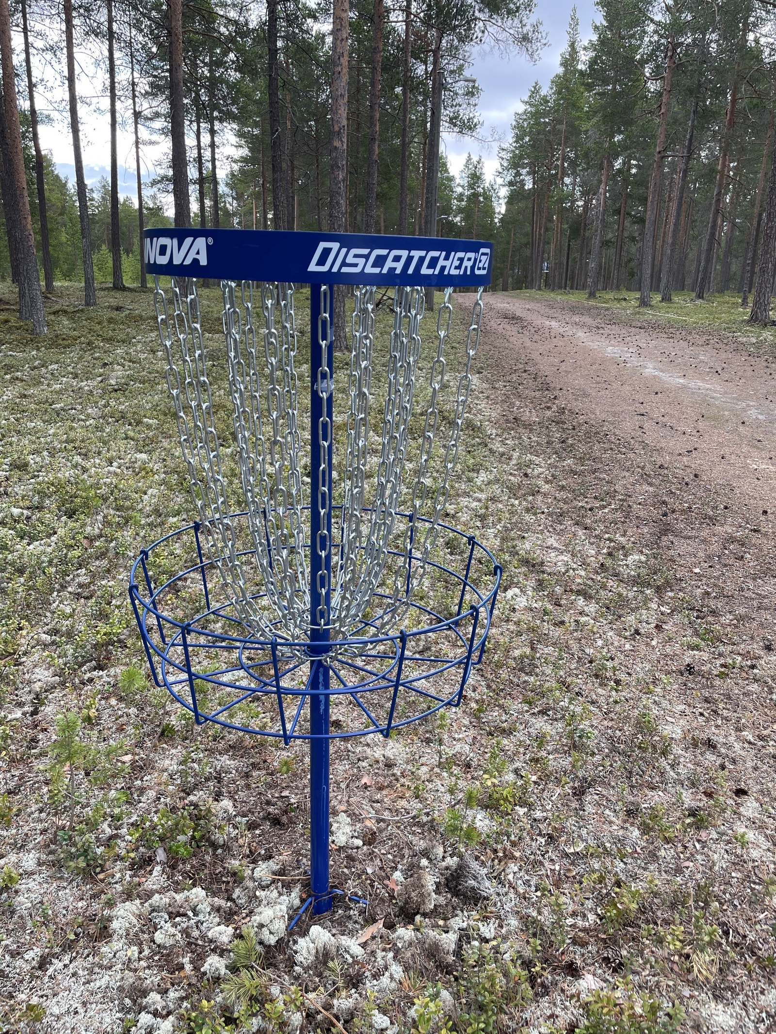 Idrettslaget har satt opp en 18 hulls frisbeegolfbane i Måna Galleribilde