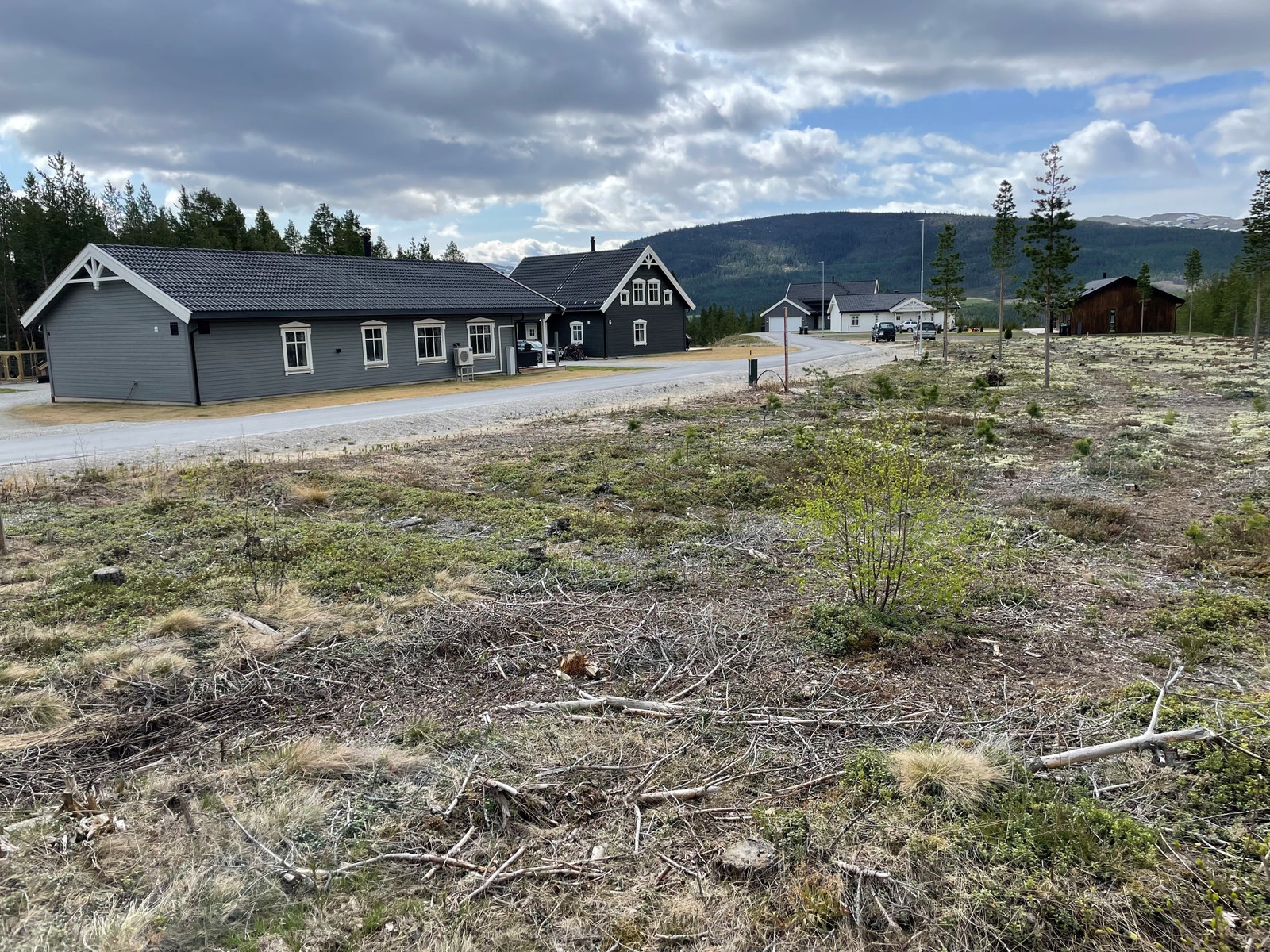 Spurvtrøa er et trivelig boligfelt med totalt 8 tomter, 3 av disse er ledige Galleribilde