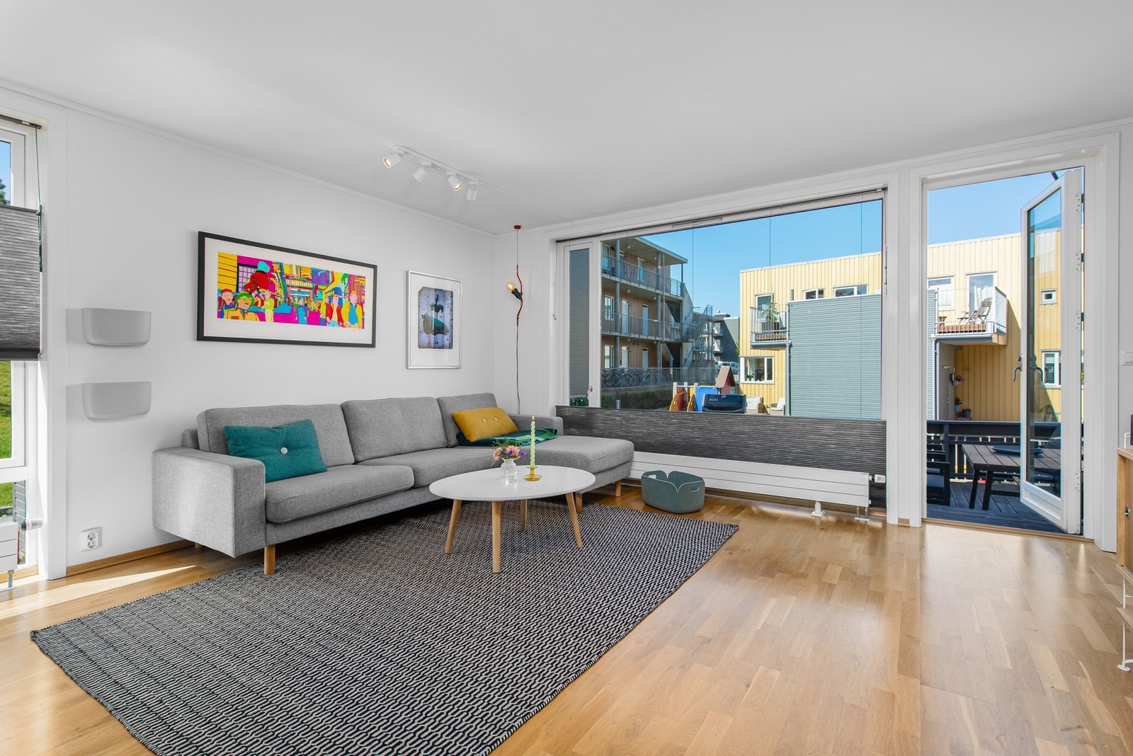 Fra stuen har du utgang til vestvendt terrasse Galleribilde