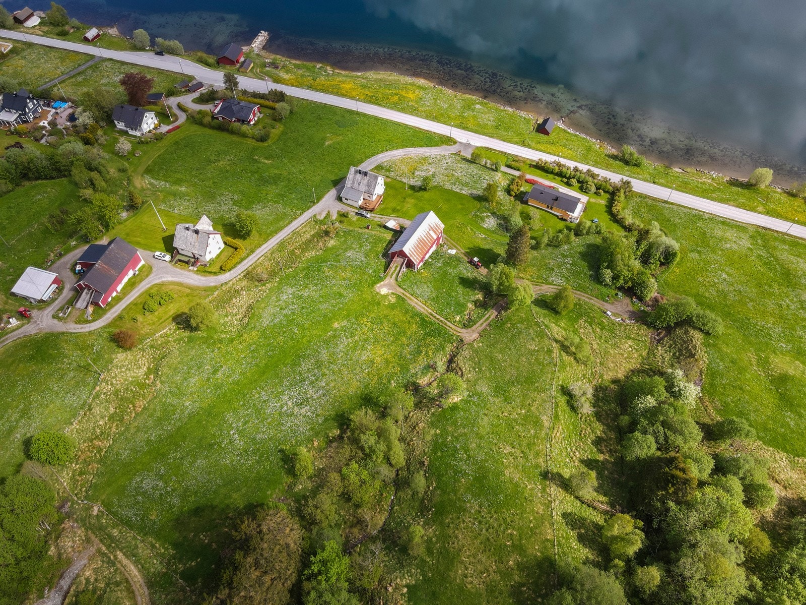 Eiendommen har et samlet areal på cirka 74 mål. Galleribilde