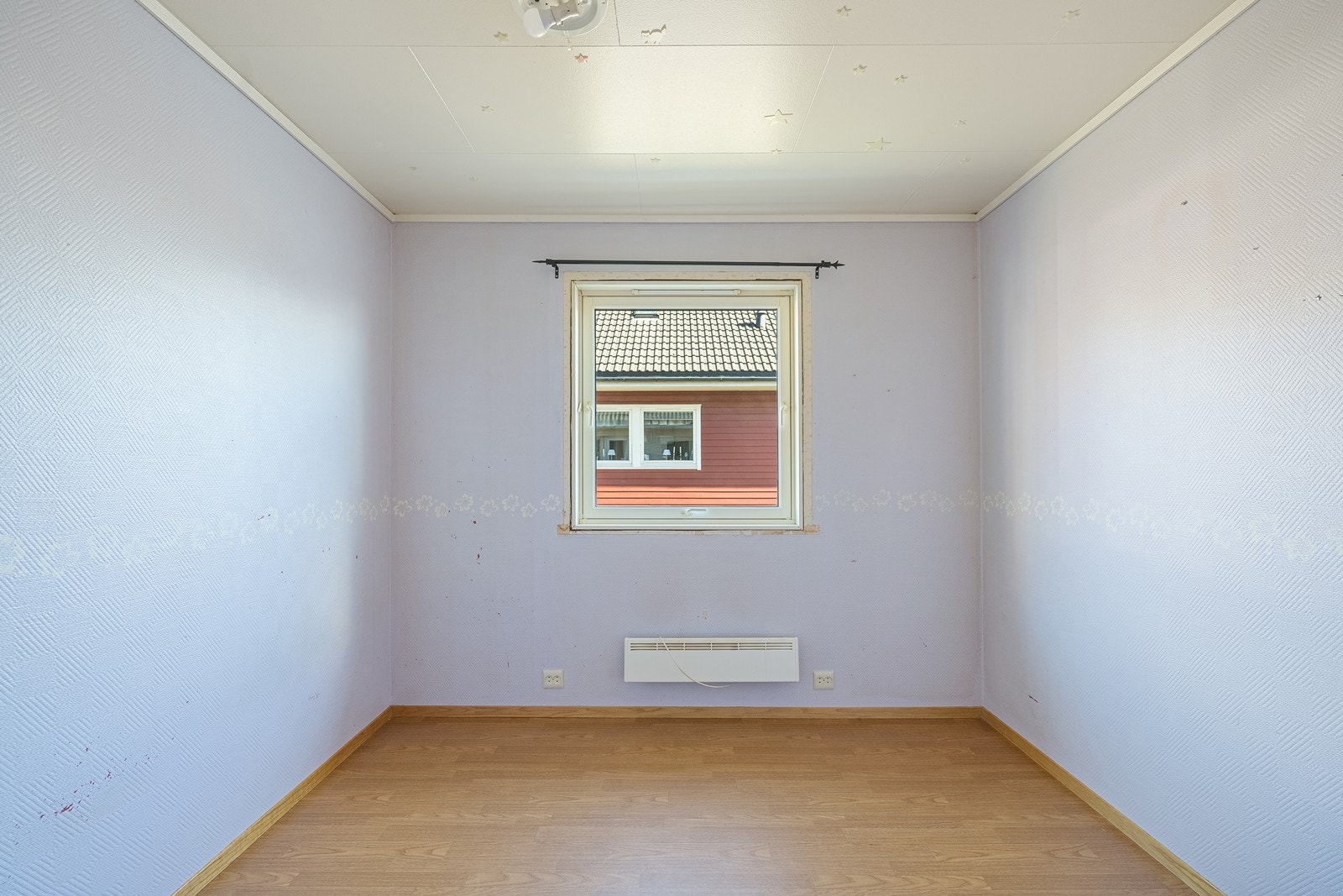 3 av 5 soverom ligger i hovedetasjen Galleribilde