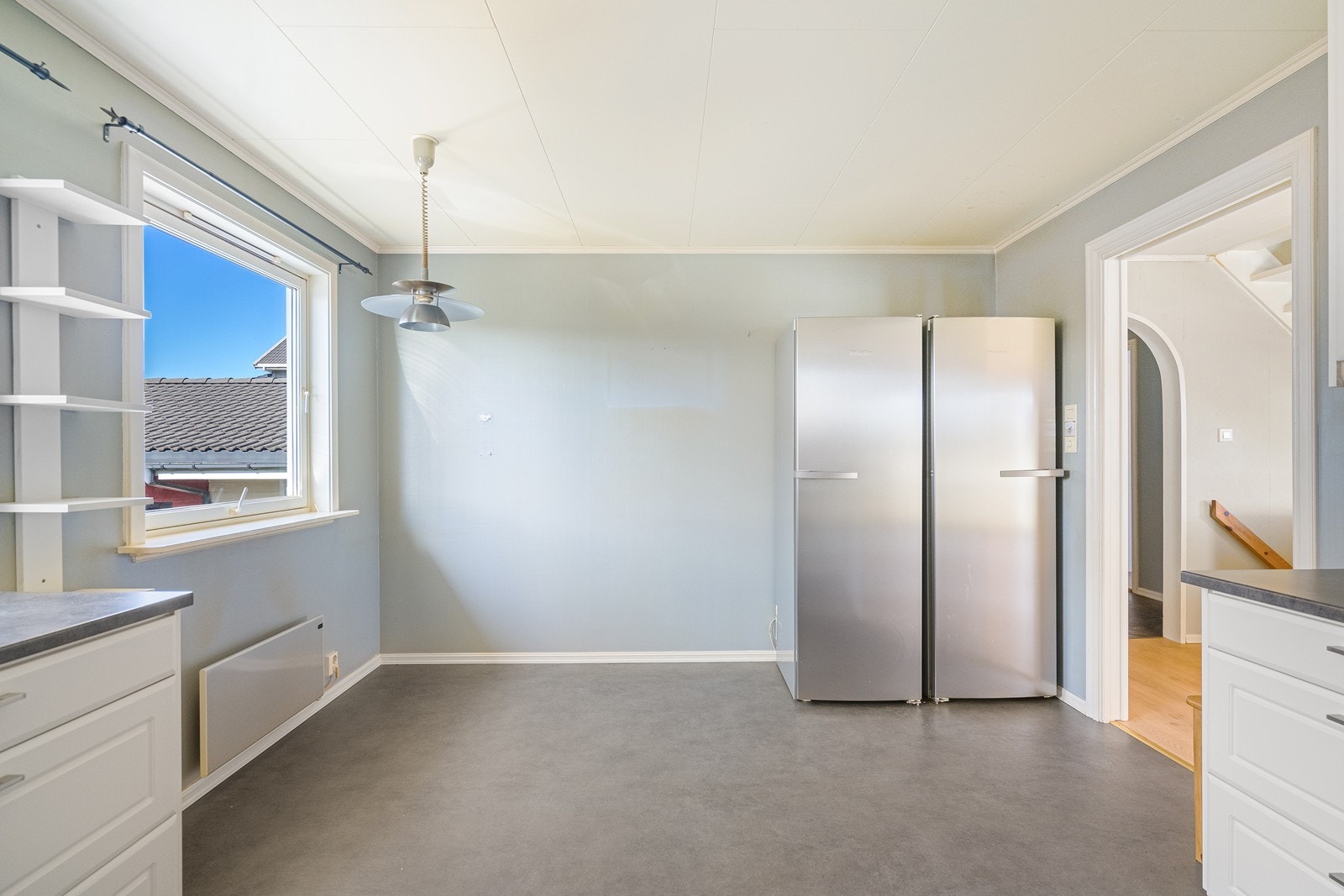 Hvitevarer på kjøkkenet medfølger i handelen. Galleribilde