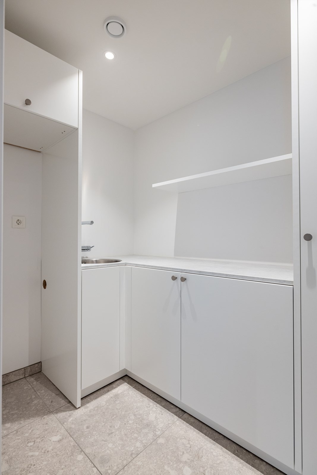 Det er eget vaskerom med opplegg for vaskemaskin og tørketrommel. Galleribilde