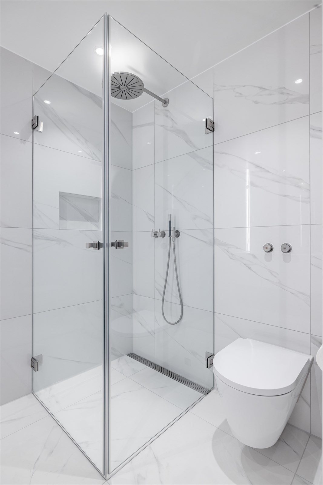 Badet har er i samme eksklusive utførelse som badet til master bedroom. Galleribilde