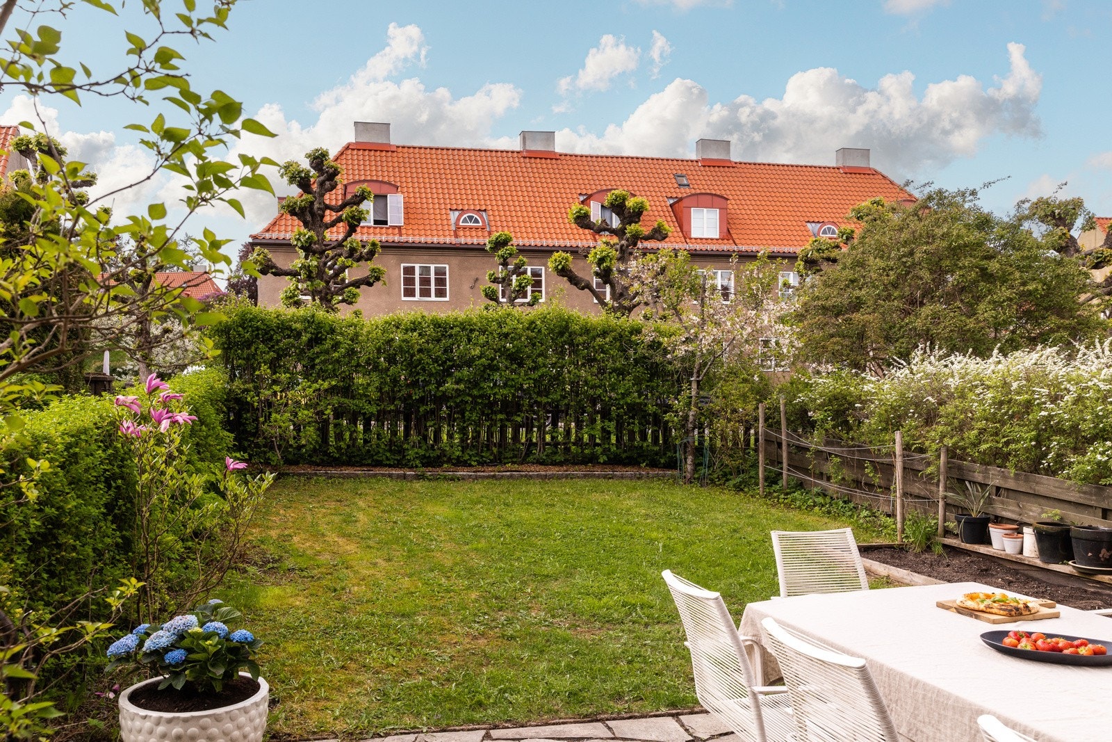 Havebyen er kjent for sine frodige og idylliske hager Galleribilde