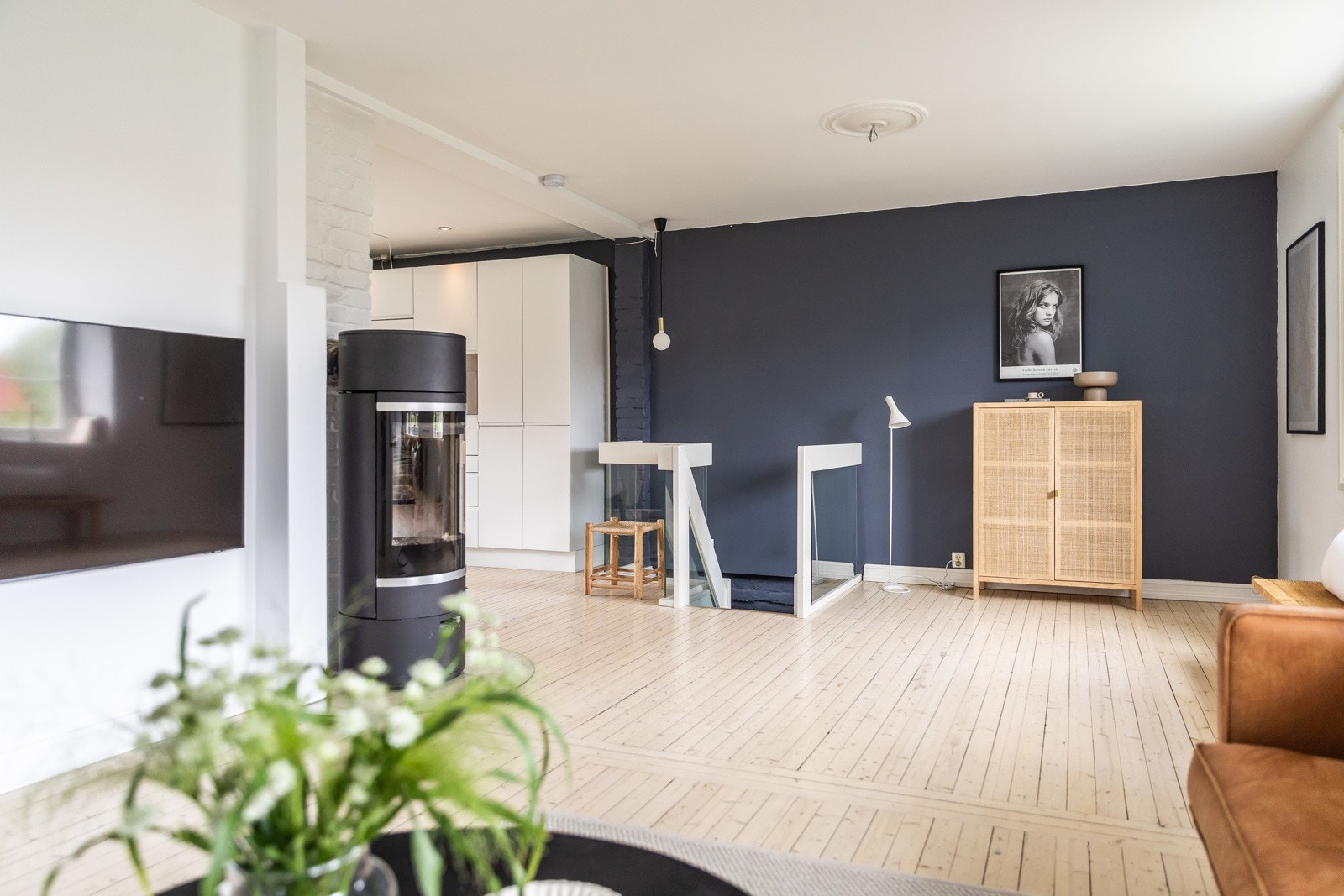 Stemningsfull peisovn i stuen Galleribilde