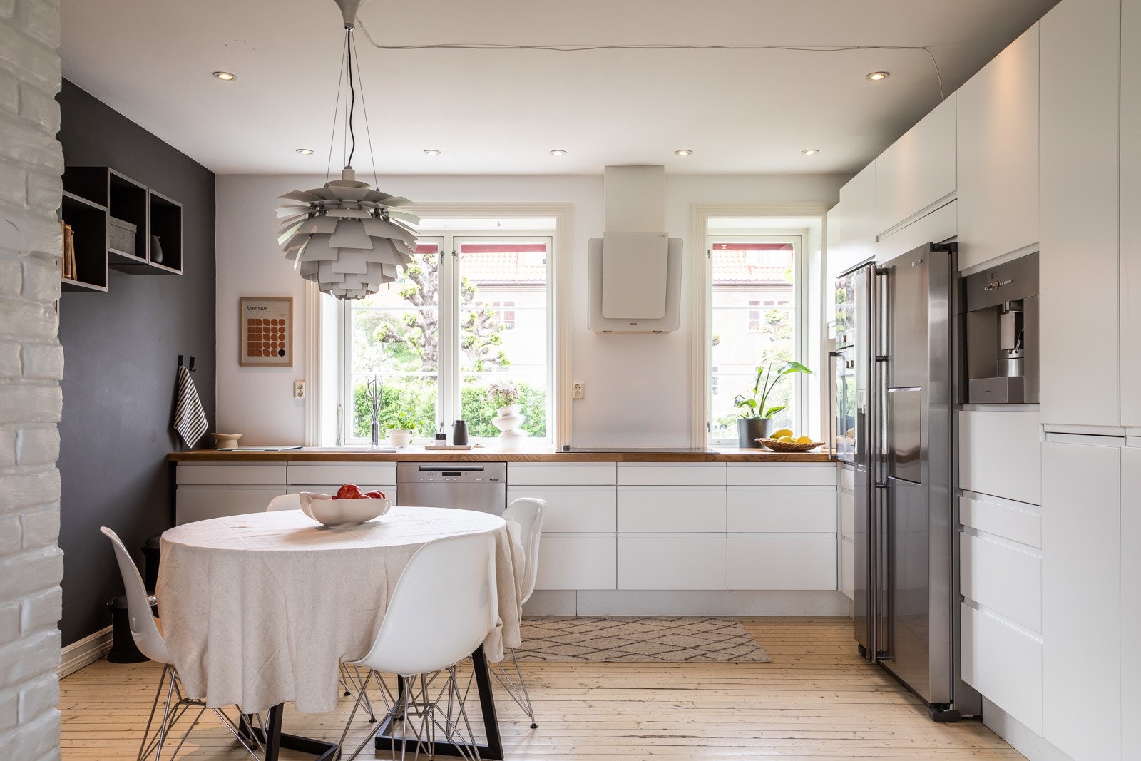 Kjøkken med spiseplass Galleribilde