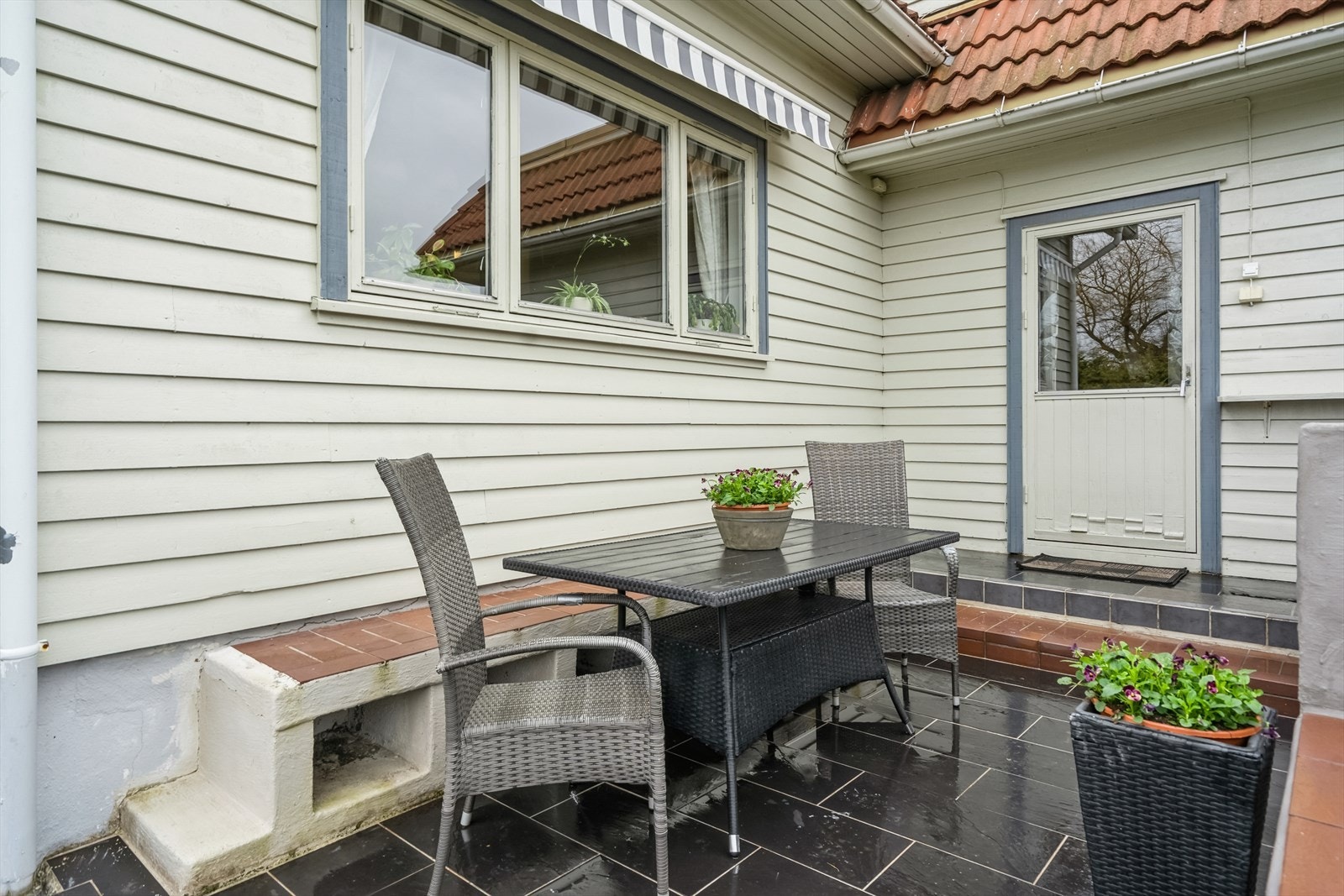 Denne uteplassen mot øst/sør får morgen- og dagsolen. Galleribilde