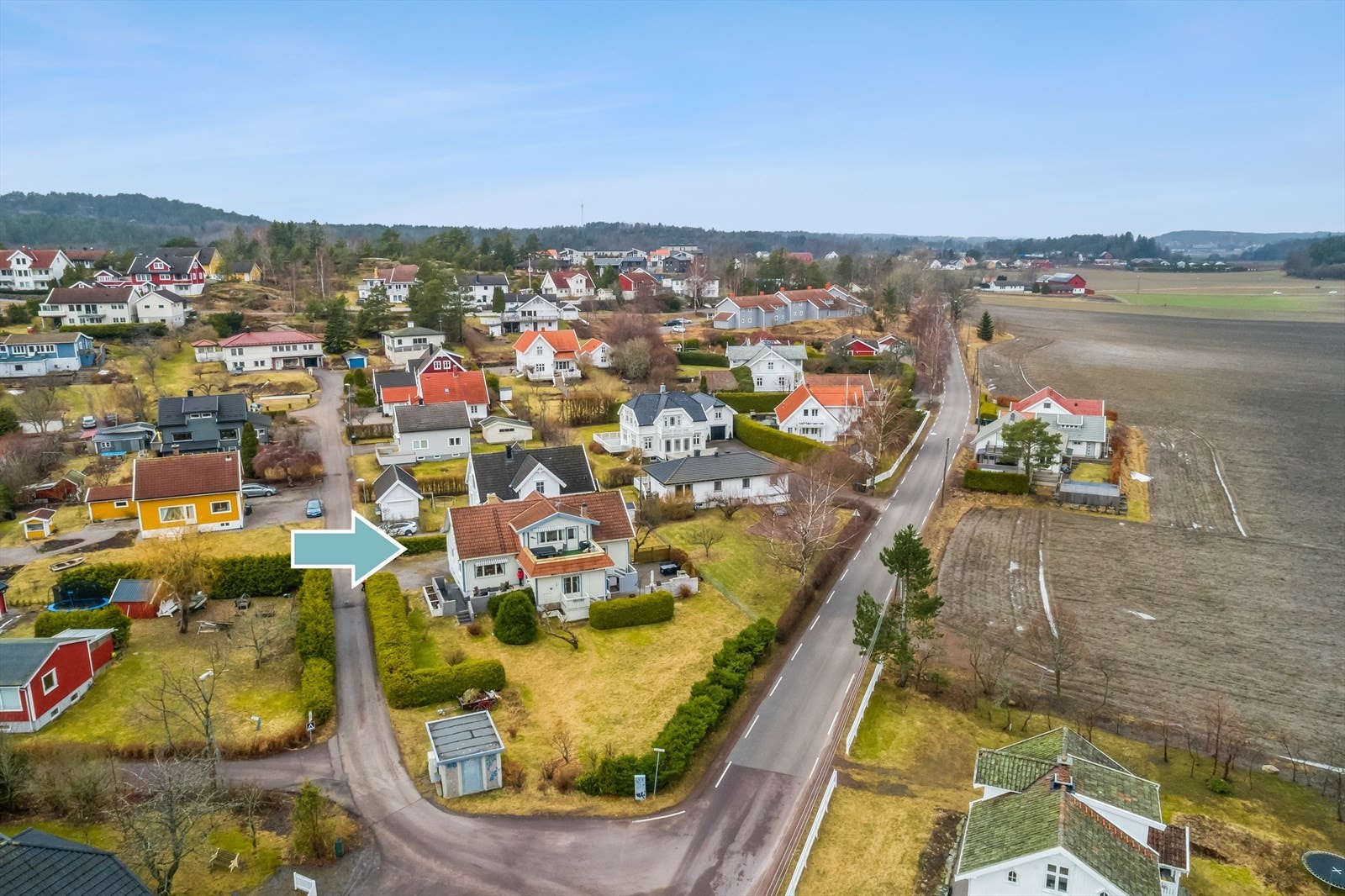 Eiendommen ligger i populært og særs barnevennlig område på Knarberg / Skallestad. Galleribilde