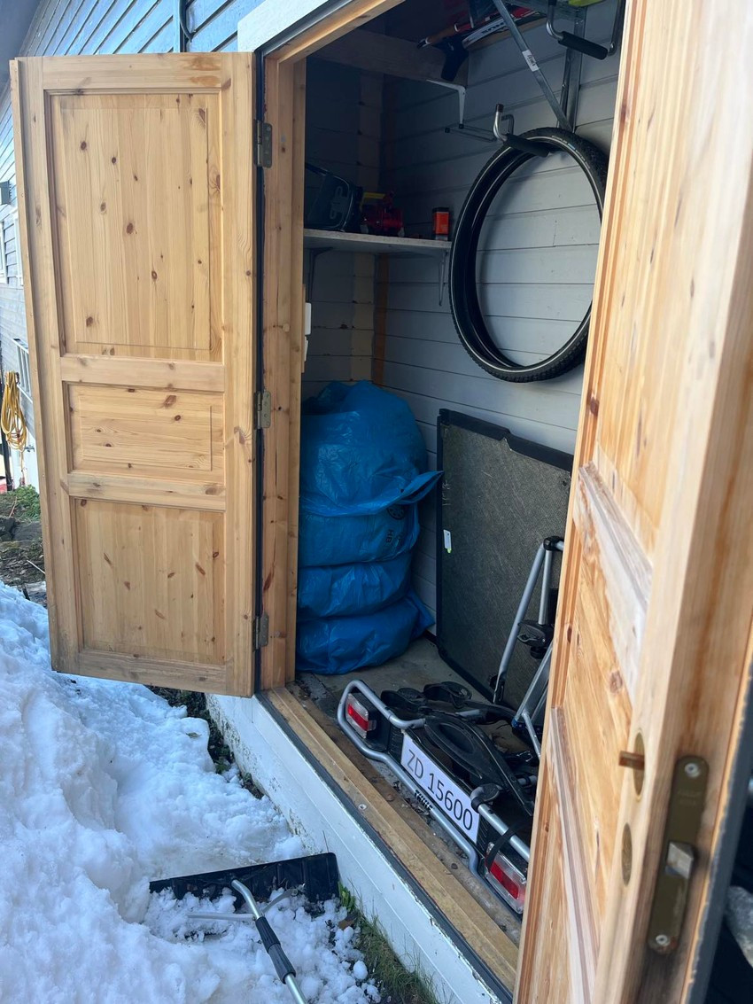 Utvendig bod - Veldig praktisk til lagring av verktøy, bildekk, sykkel eller ski