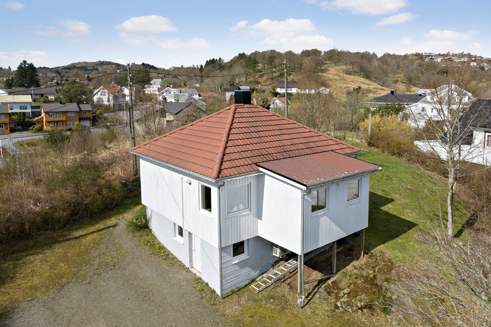 Boligen er opprinnelig fra 1936, men er blitt betydelig oppgradert/renovert i senere tid. Galleribilde