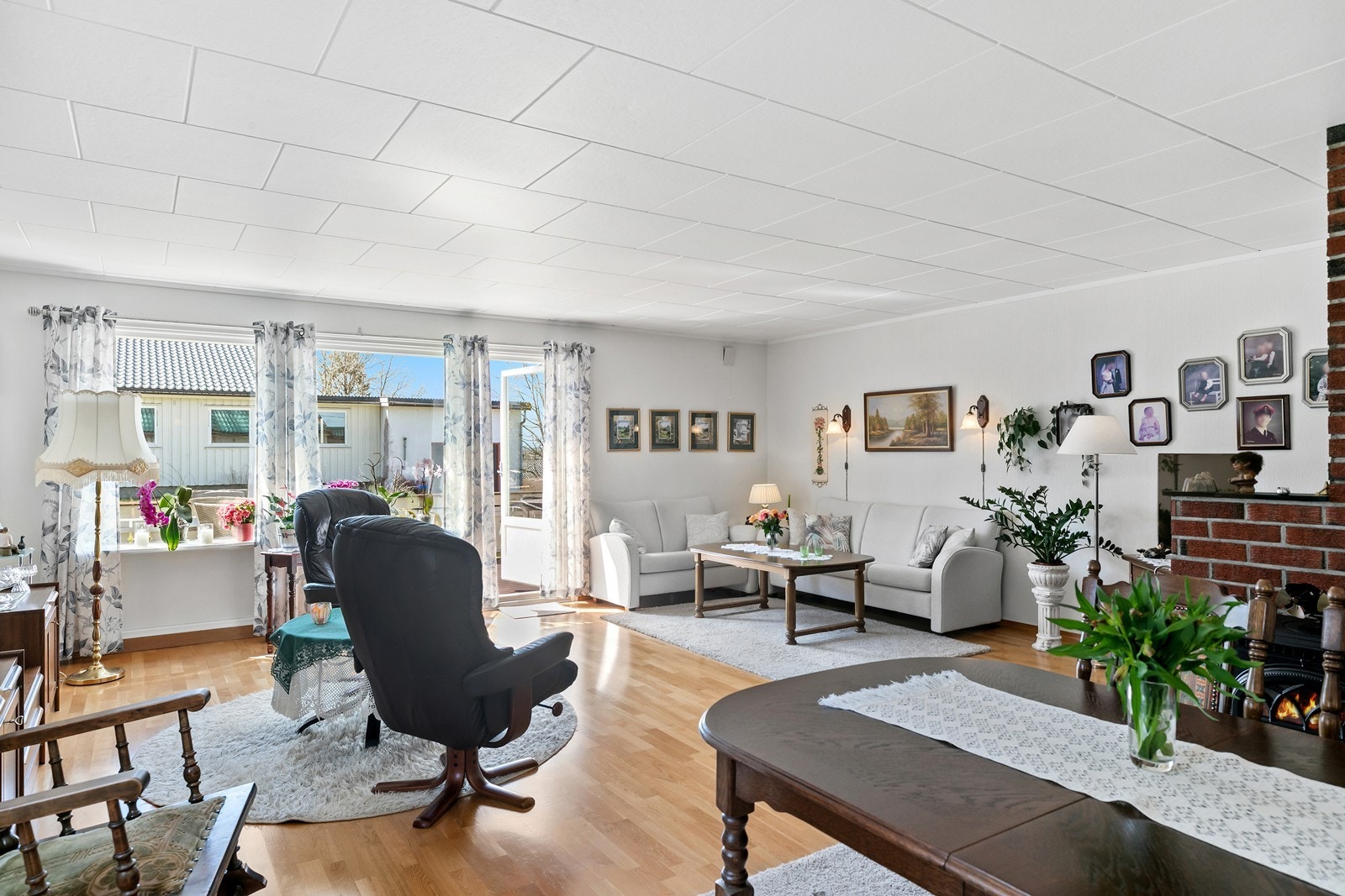 Utgang til solrik terrasse Galleribilde