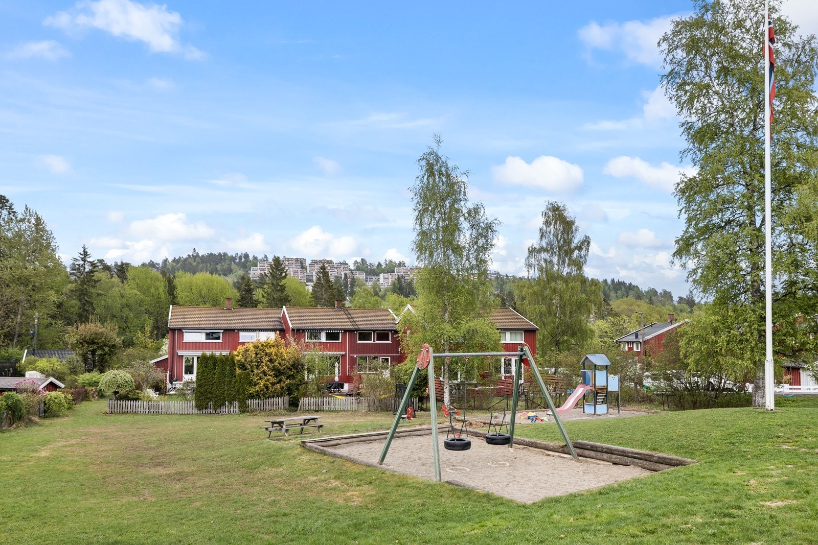 Friområde/park på baksiden av huset. Galleribilde