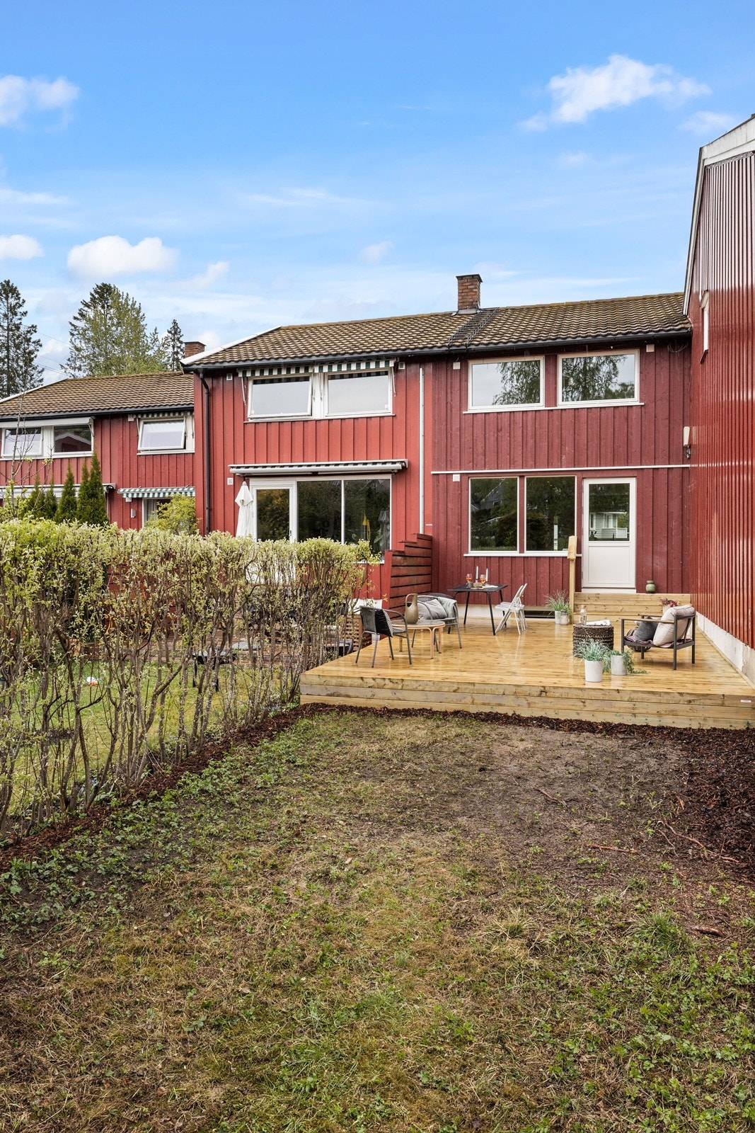 Terrassen/hagen er vestvendt. Galleribilde