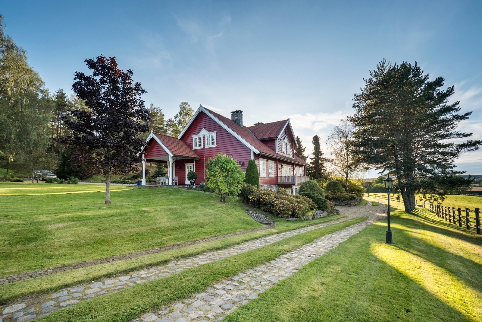 Brosteinsveien ender nede ved gjestehuset Galleribilde