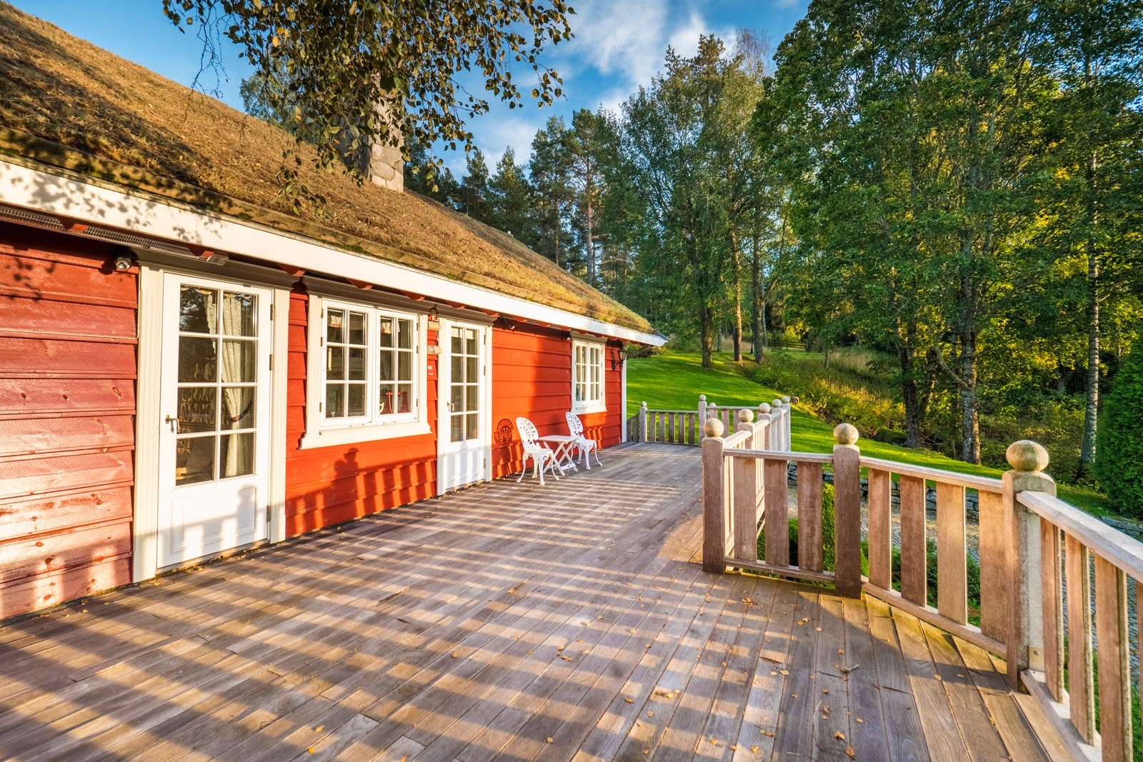 Solrik vestvendt med dekke av Sarnafil og Kebony terrassebord oppgradert i 2020 Galleribilde