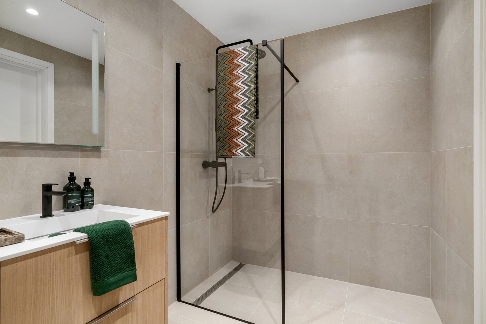 Baderom 2 ligger en-suite på hovedsoverommet Galleribilde